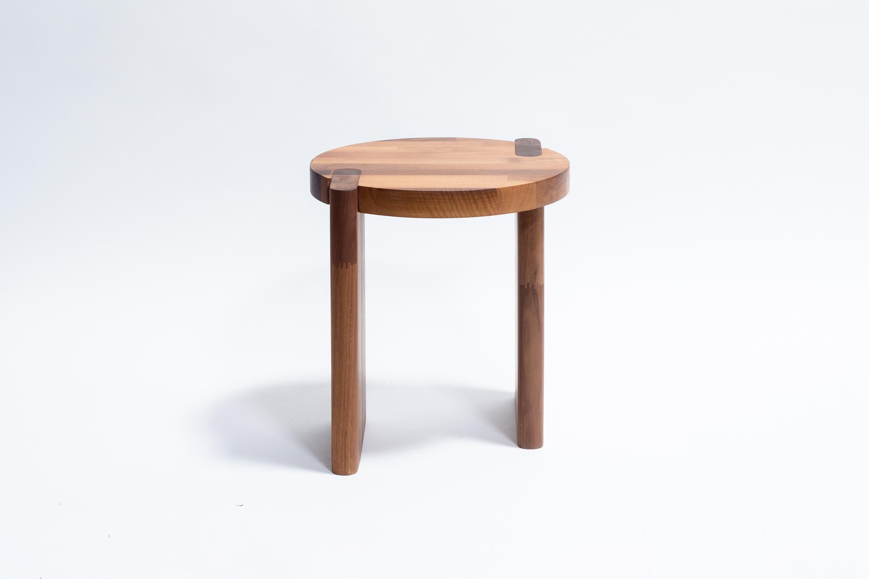 Tabouret Shift, noyer massif tabouret design minimaliste et moderne par Studio Yann Gandon Neuf - En vente à København S, DK