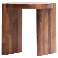 Tabouret Shift, noyer massif tabouret design minimaliste et moderne par Studio Yann Gandon