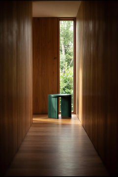 Shift Table, table d'appoint minimaliste et moderne en frêne massif par le Studio Yann Gandon