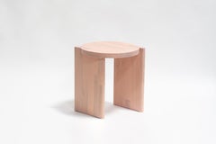 Shift Table, rosa gebeizter Beistelltisch aus massiver Esche von Studio Yann Gandon