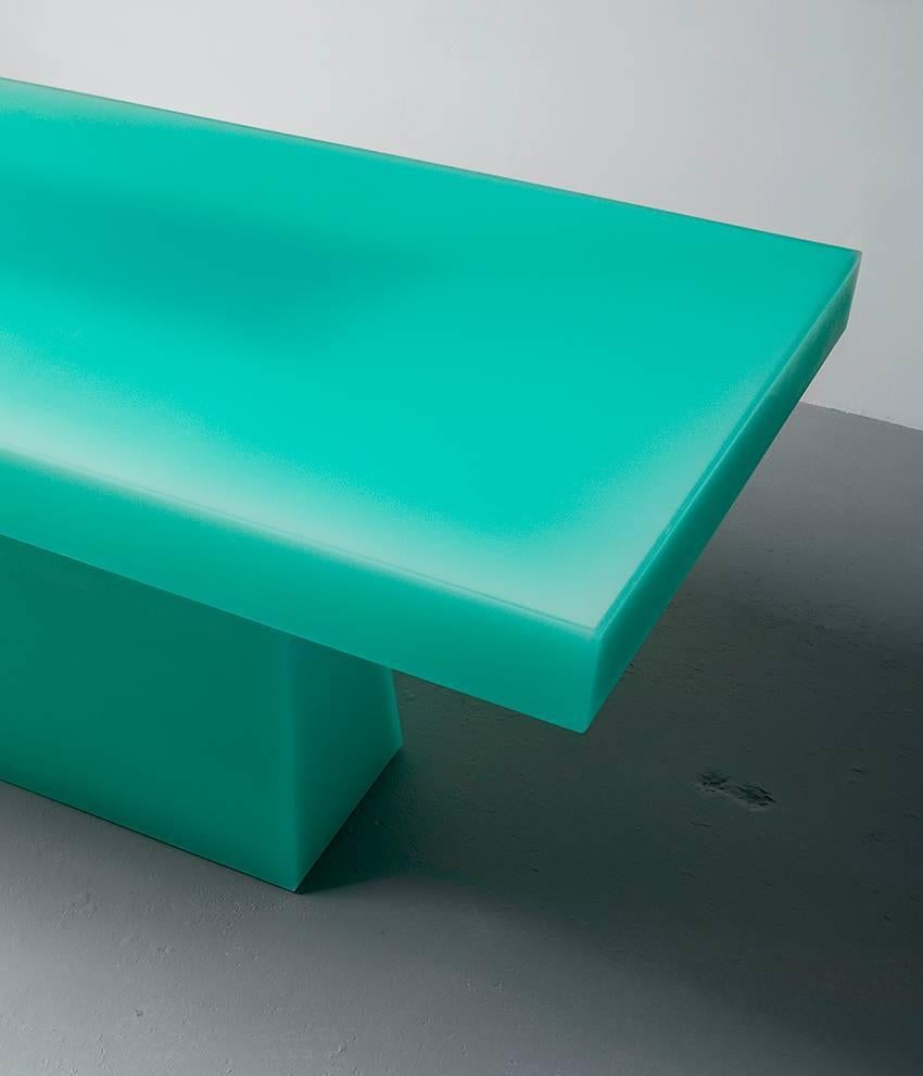 This table uses Facture Studio's Shift style to transition seamlessly from a deep opaque to water clear green over a white core. The center has a deeper green under the surface to give the top even more depth. The base and top are separate and