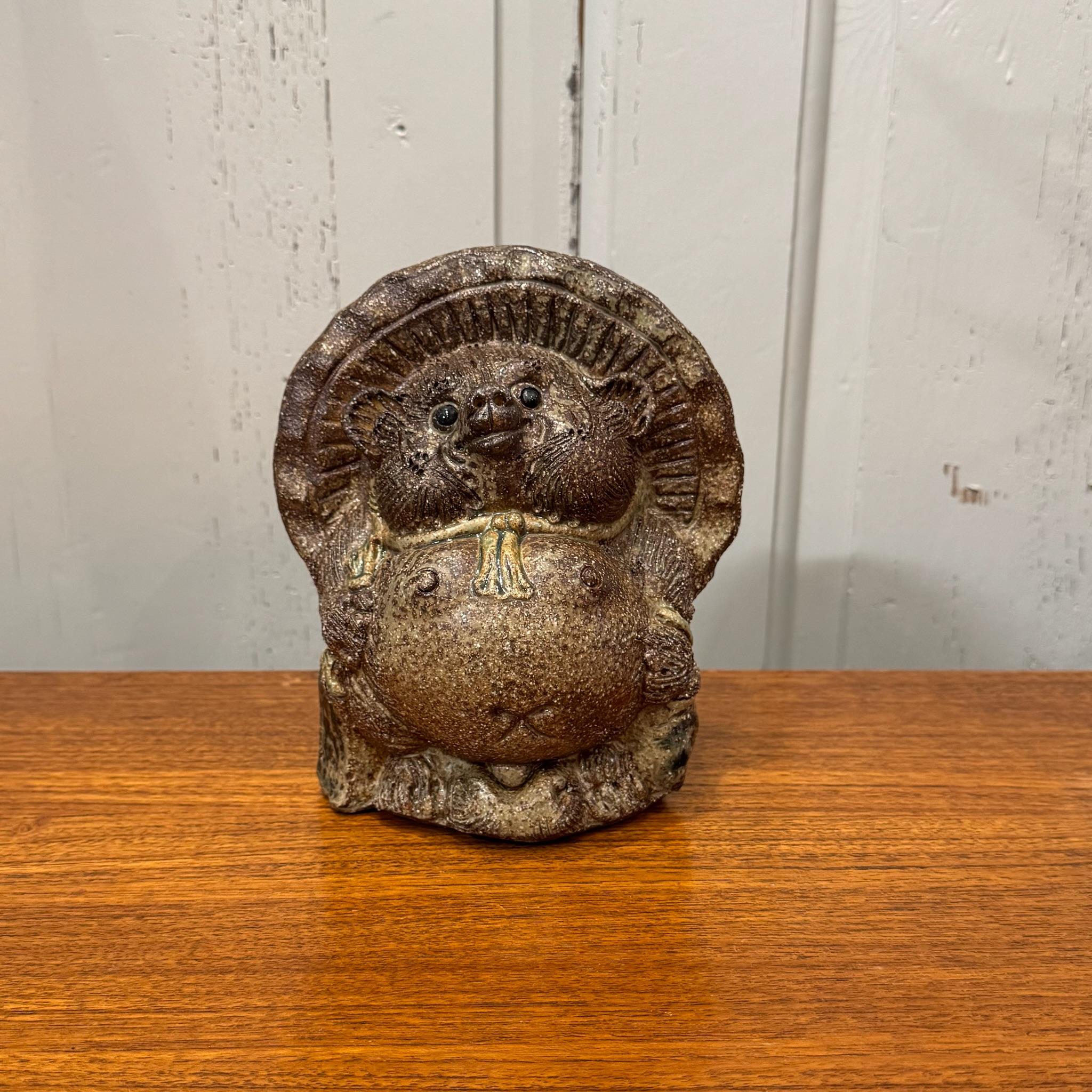Giapponismo Shigaraki Tanuki 5 - Un affascinante simbolo in ceramica della tradizione giapponese, buona fortuna in vendita