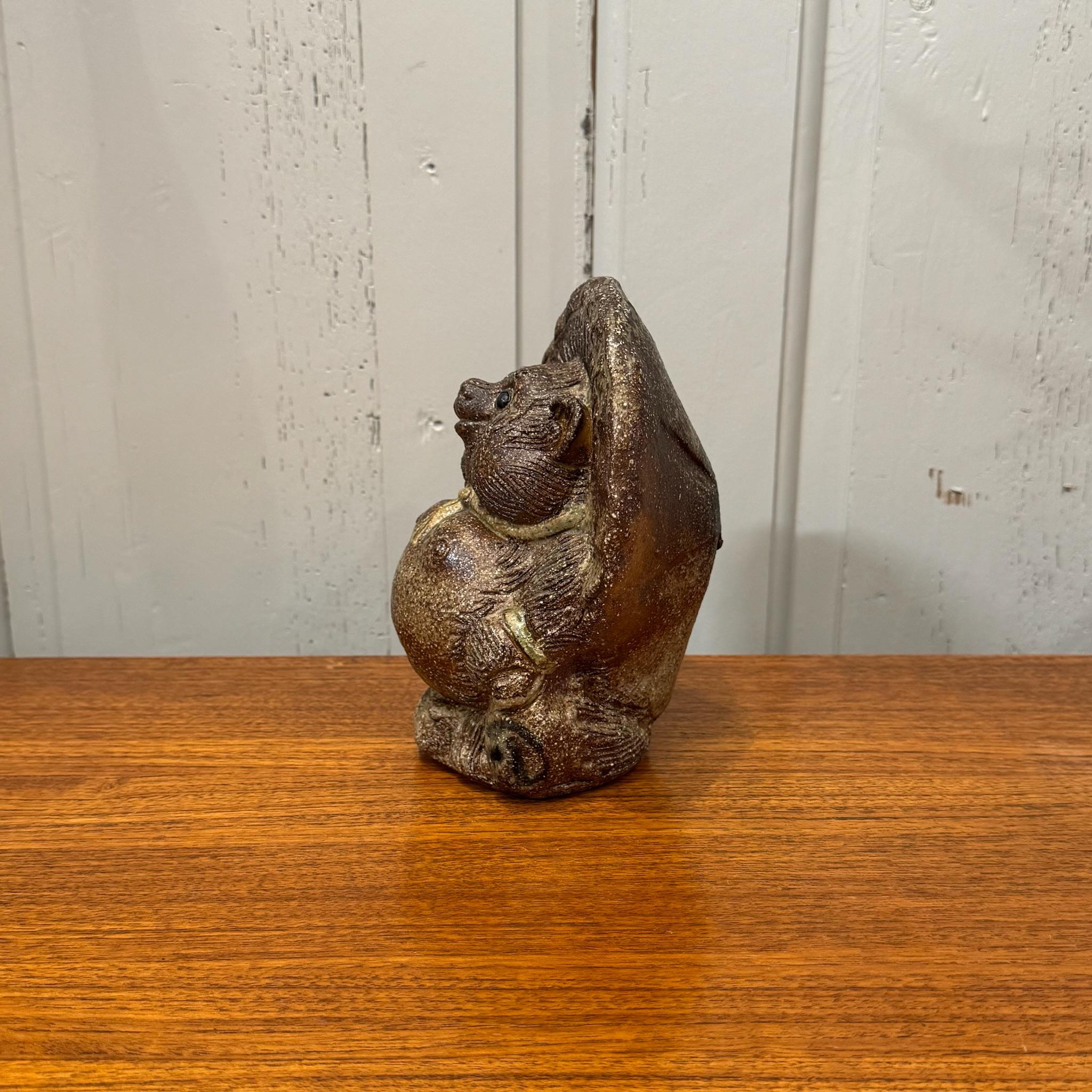 Giapponese Shigaraki Tanuki 5 - Un affascinante simbolo in ceramica della tradizione giapponese, buona fortuna in vendita
