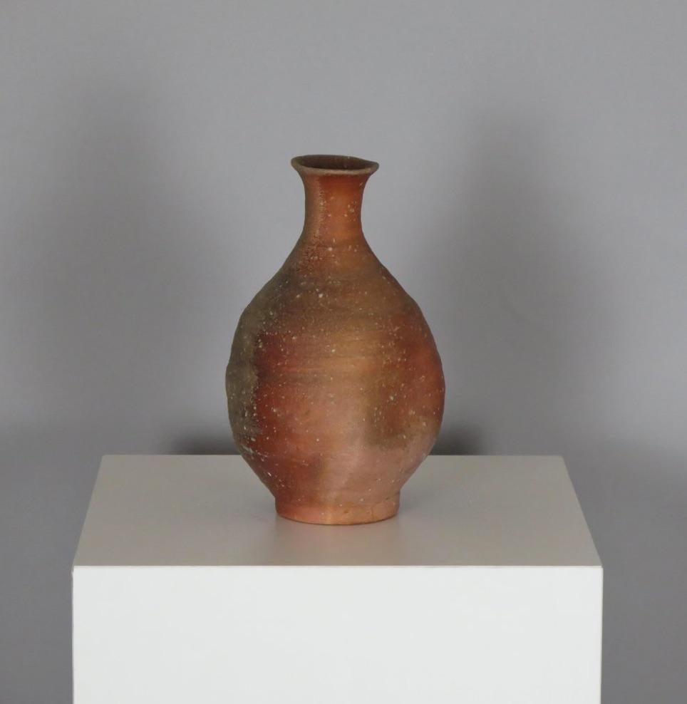 Vase en argile Shigaraki Yakishime à feu de bois. Japon, vers le 20e siècle.