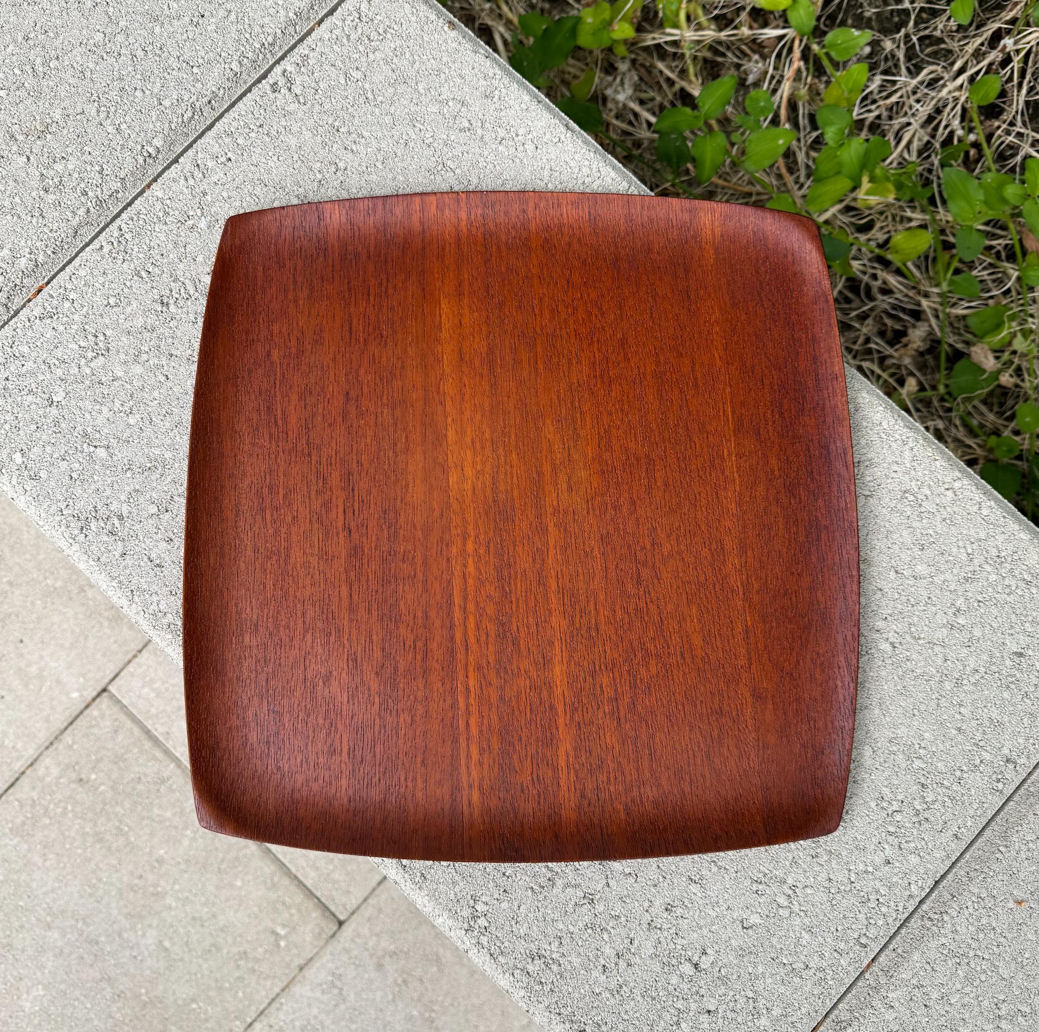 Shigemichi Aomine Bugholz-Tablett aus Teakholz für N.C.C., Japan, um 1960. 