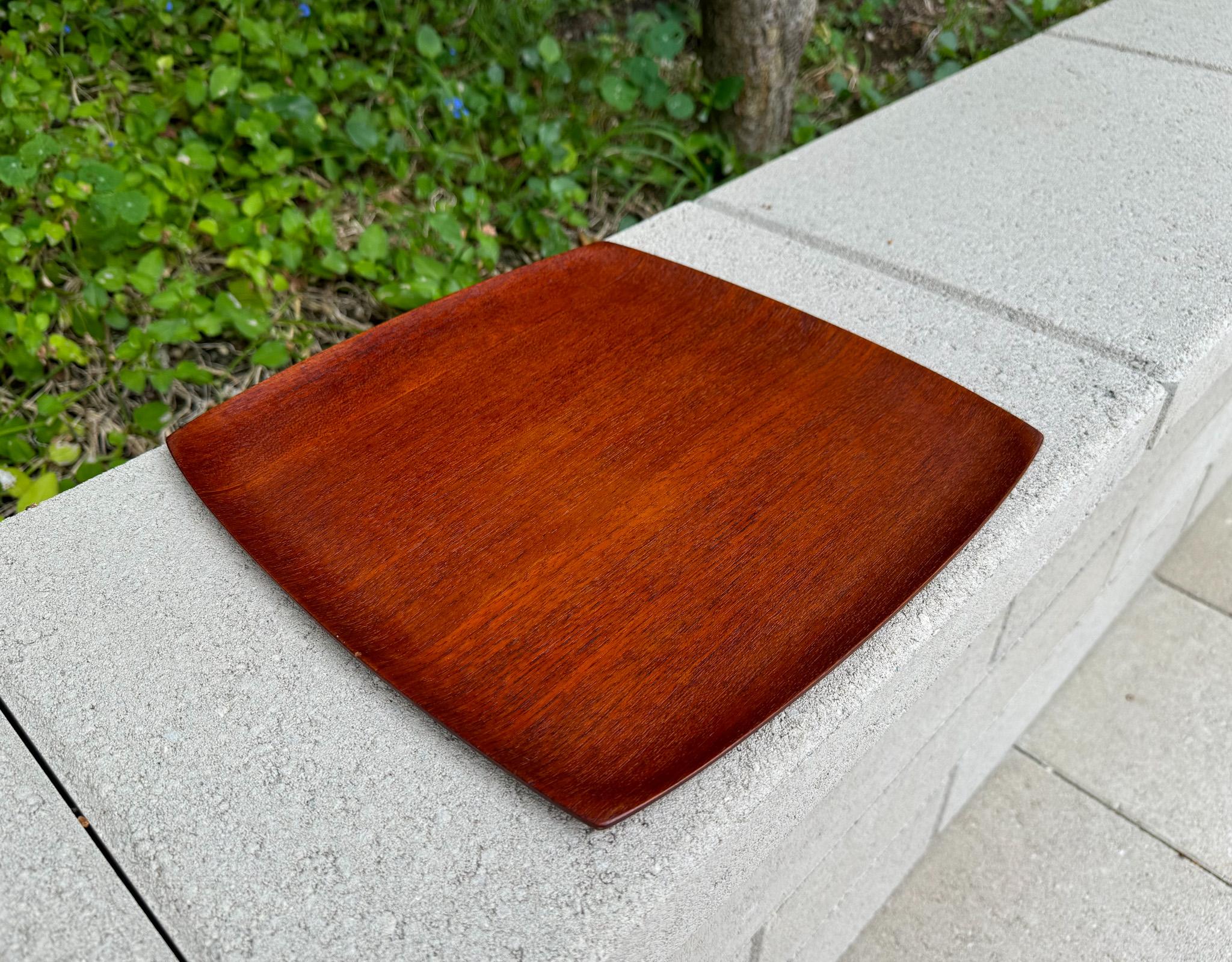 Shigemichi Aomine Shigemichi Teakholz-Tablett für N.C.C., Japan, um 1960 (Moderne der Mitte des Jahrhunderts) im Angebot