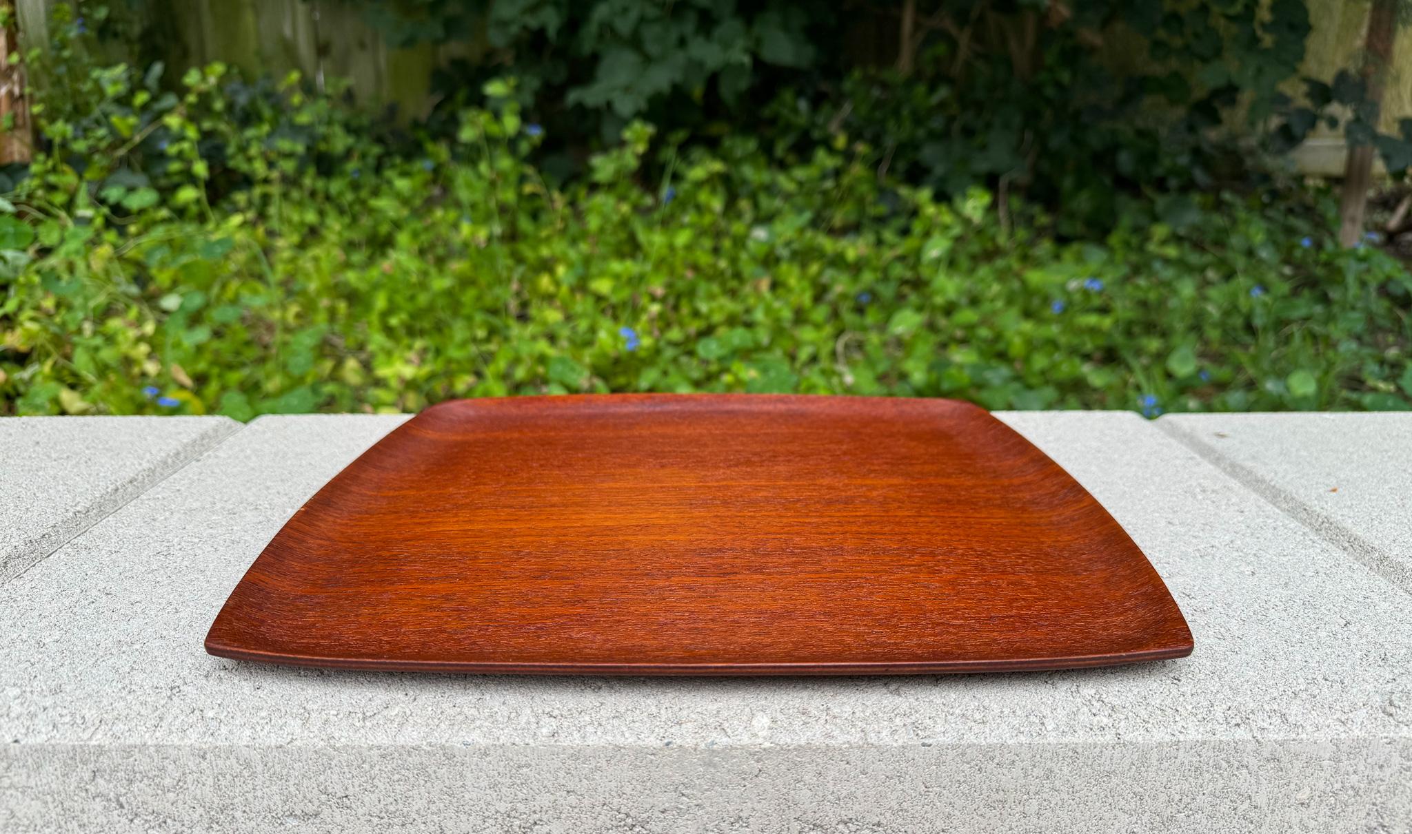 Shigemichi Aomine Shigemichi Teakholz-Tablett für N.C.C., Japan, um 1960 (Japanisch) im Angebot