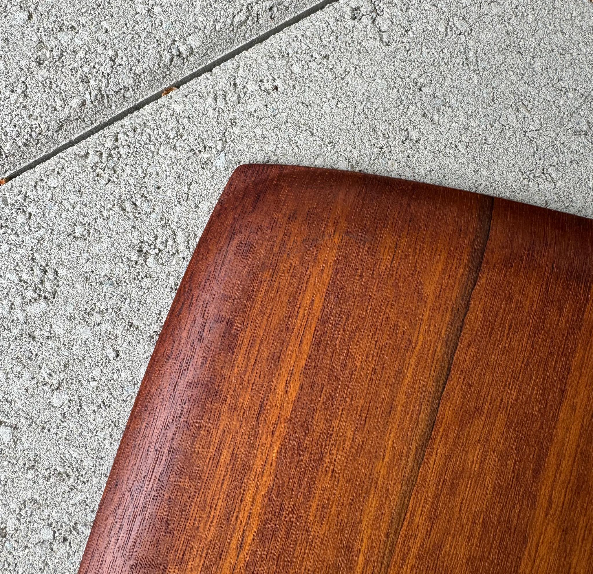 Shigemichi Aomine Shigemichi Teakholz-Tablett für N.C.C., Japan, um 1960 im Angebot 1