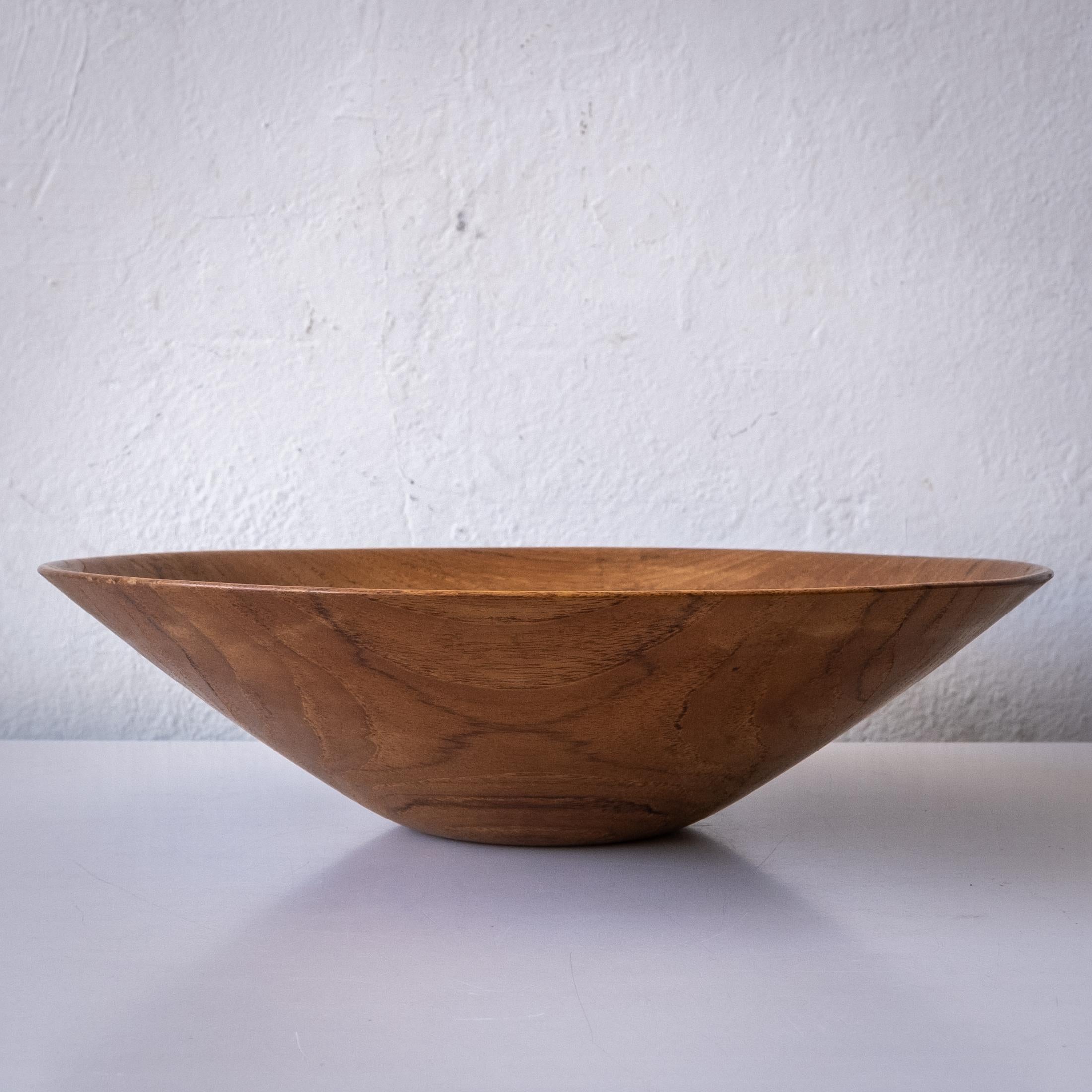Mid-century turned persimmon wood bowl by Japanese artist Shigemichi Aomine (b. 1916) for the National Craft Council of Japan. 1960s.