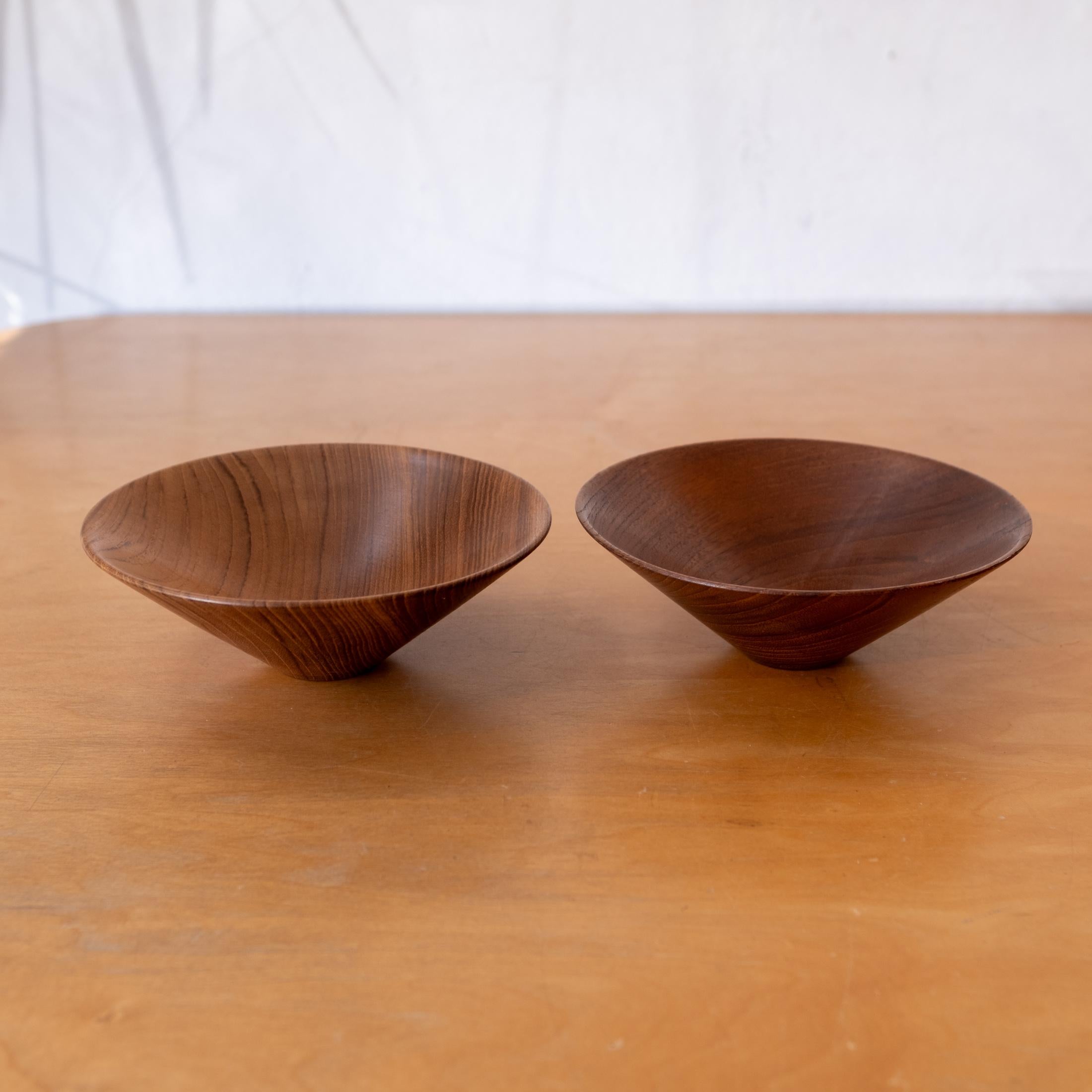 Giapponese Ciotole in legno giapponese modernista di Aomine Shigemichi per il Consiglio Nazionale dell'Artigianato in vendita