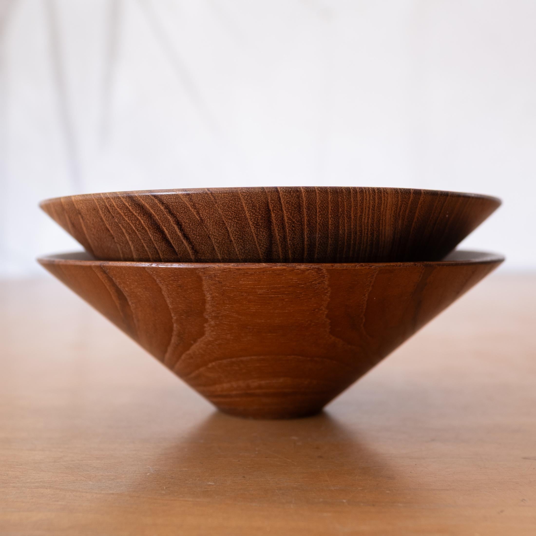 Metà XX secolo Ciotole in legno giapponese modernista di Aomine Shigemichi per il Consiglio Nazionale dell'Artigianato in vendita