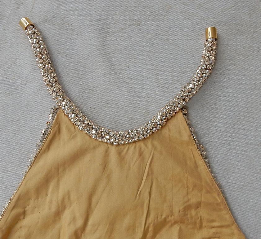 Alexander McQueen - Robe de soirée chatoyante ornée de bijoux dorés en vente 3