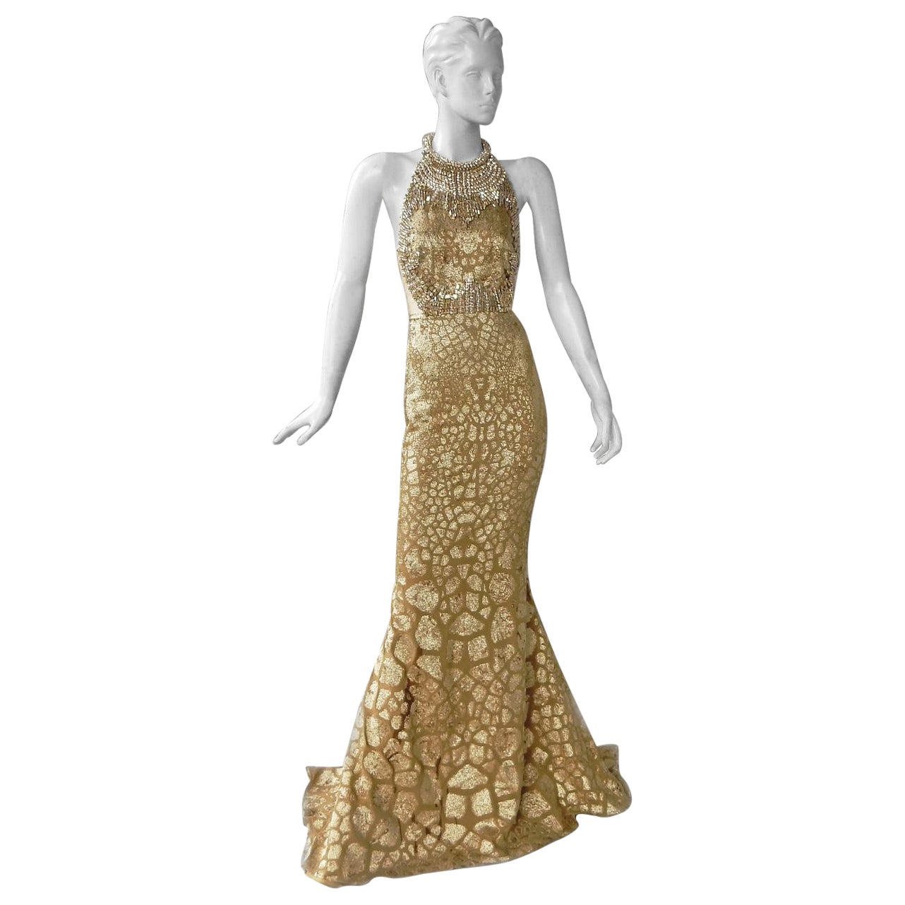 Schimmerndes Alexander McQueen Abendkleid mit goldenen Juwelen