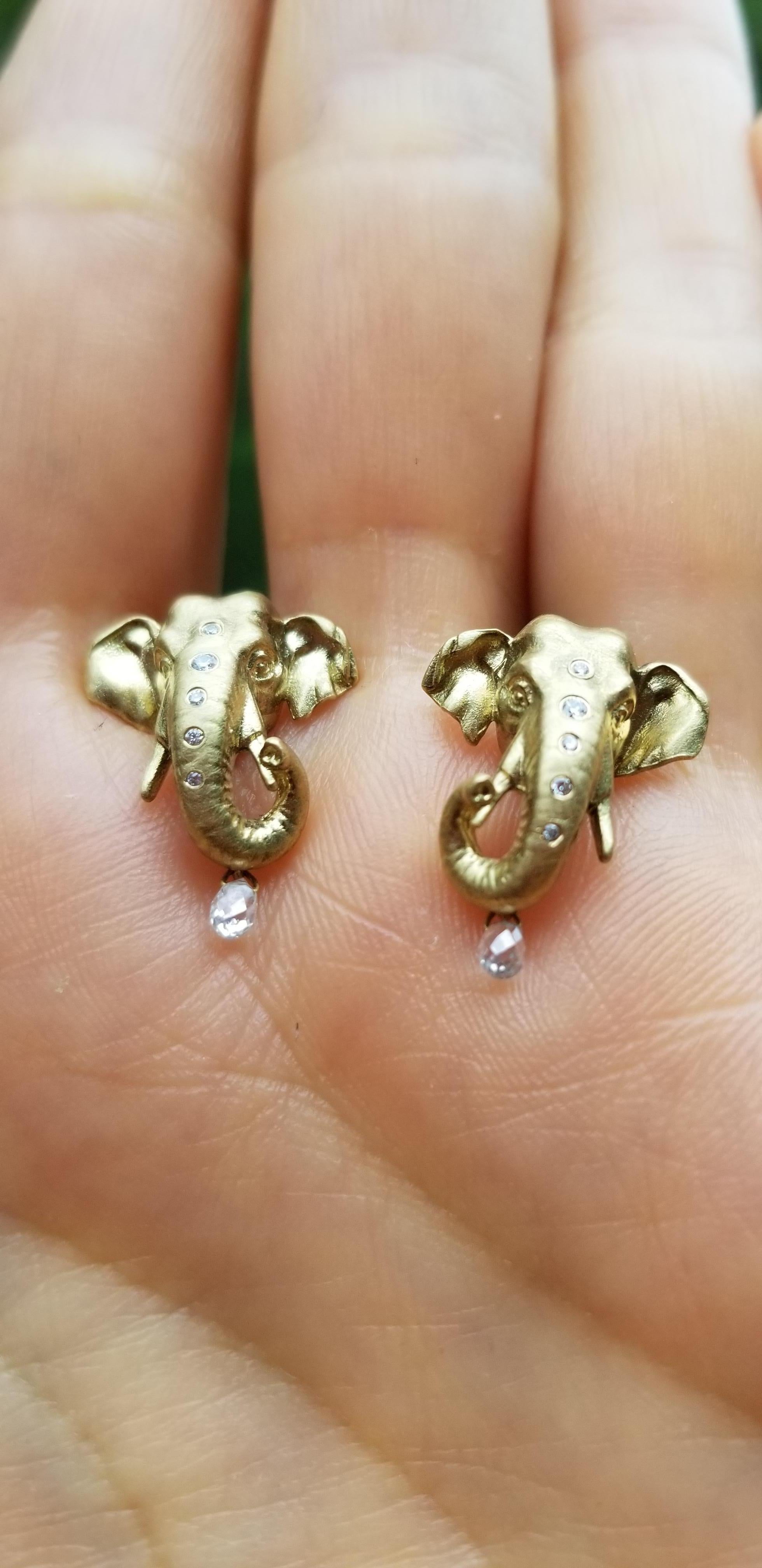 Schimmernde Elefanten-Ohrringe (Briolette) im Angebot