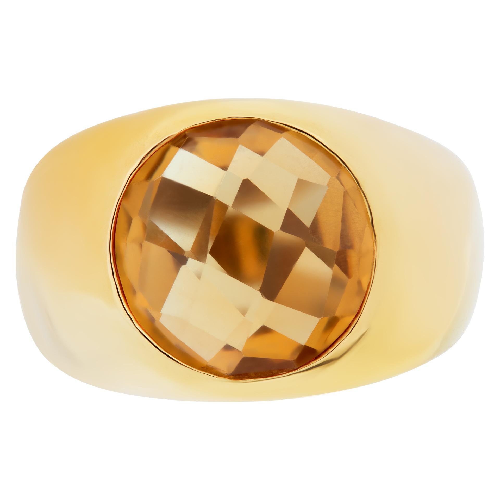 Schöner, schimmernder Ring mit facettiertem Citrin aus 18 Karat Gelbgold. Größe 7 Dieser Ring ist derzeit Größe 7 und einige Elemente können Größe nach oben oder unten, fragen Sie bitte! Er wiegt 5,8 Pennygewichte und ist 18k schwer.
