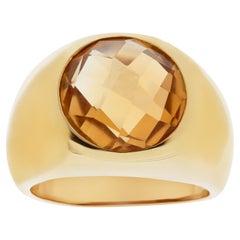 Vintage Shimmering faceted citrine ring in 18K yellow gold.
