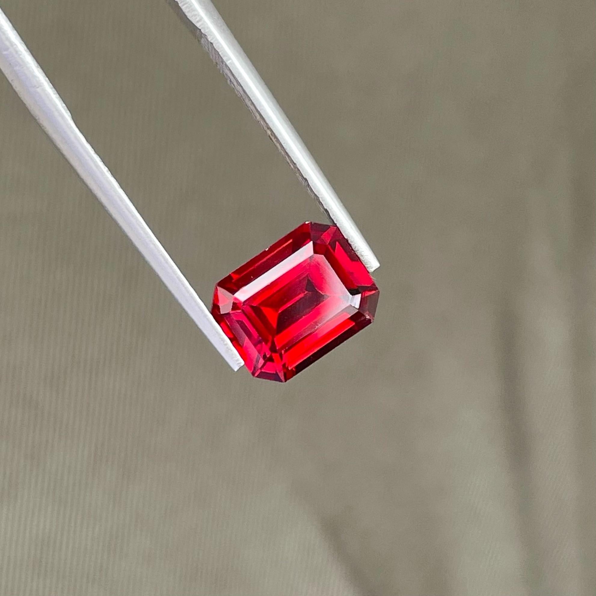 Shimmering Red Rhodolite Garnet 3.35 carats Emerald Cut Gemstone from Madagascar In New Condition For Sale In Bangkok, TH