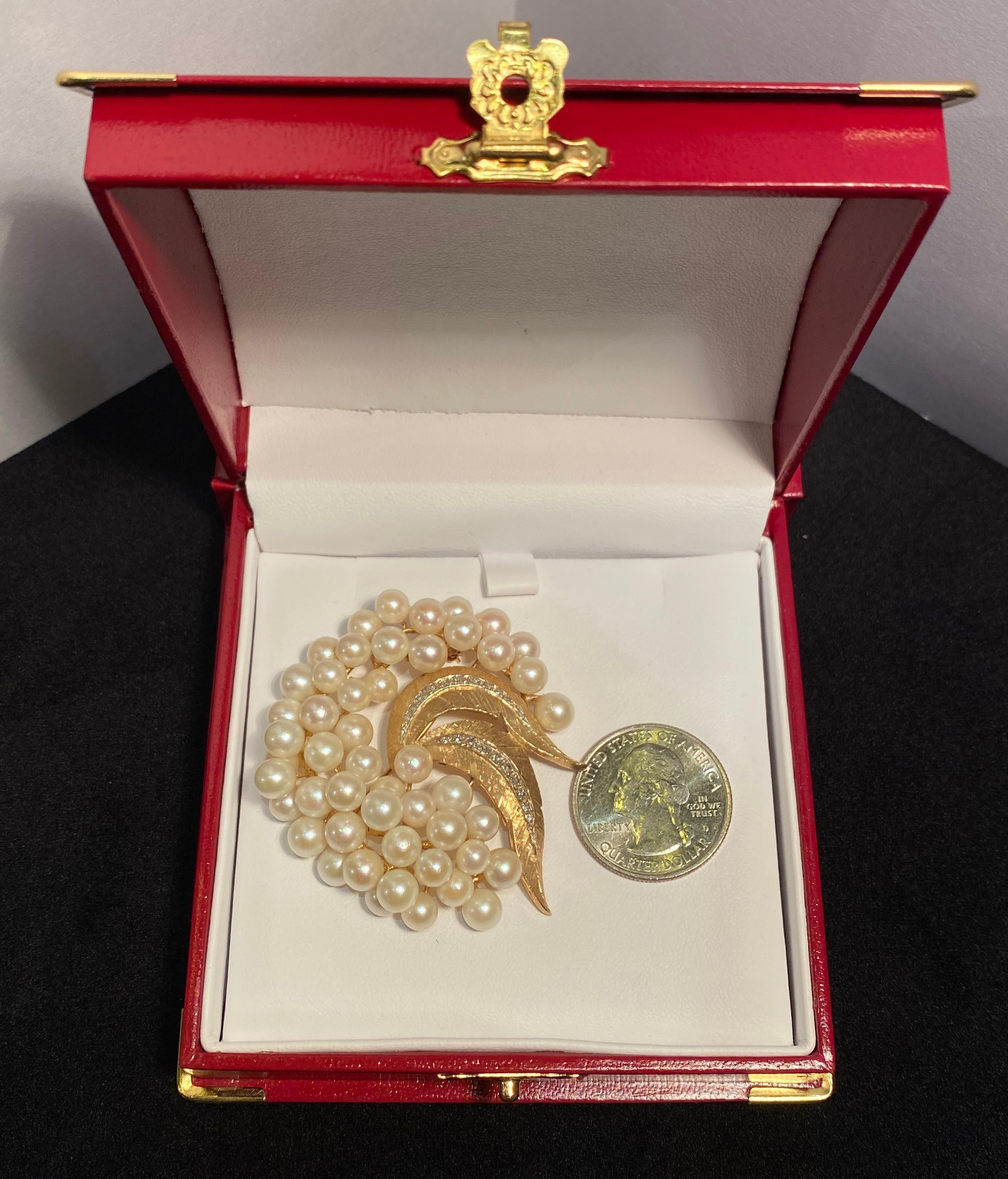 gold brooch with pearls