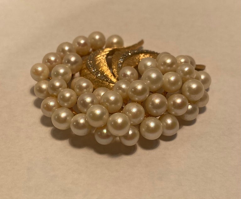 Women's Shimmering Spray of Pearls, Leaves and Diamonds 14 Karat Yellow Gold Brooch Pin For Sale