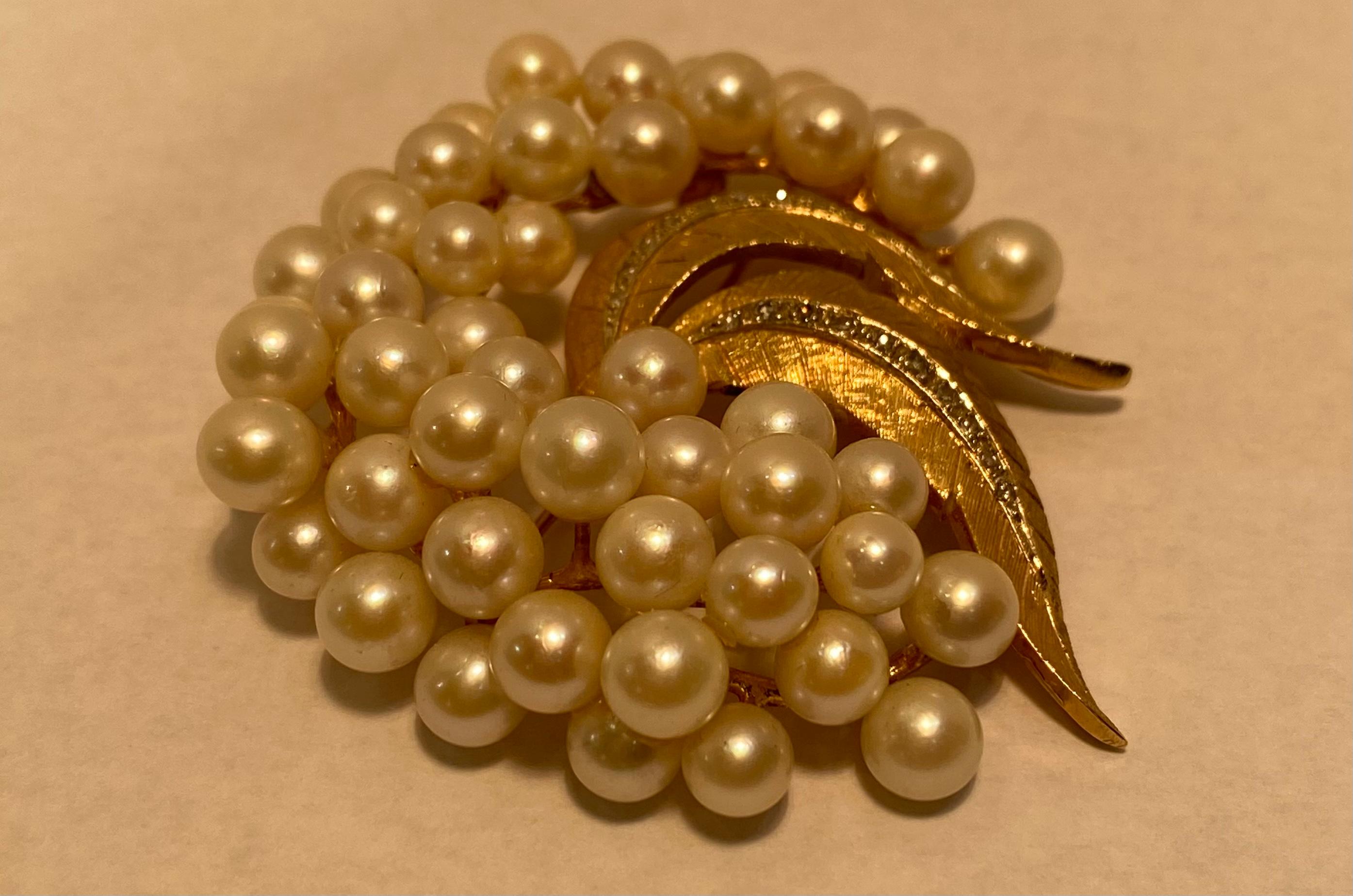 Round Cut Shimmering Spray of Pearls, Leaves and Diamonds 14 Karat Yellow Gold Brooch Pin For Sale