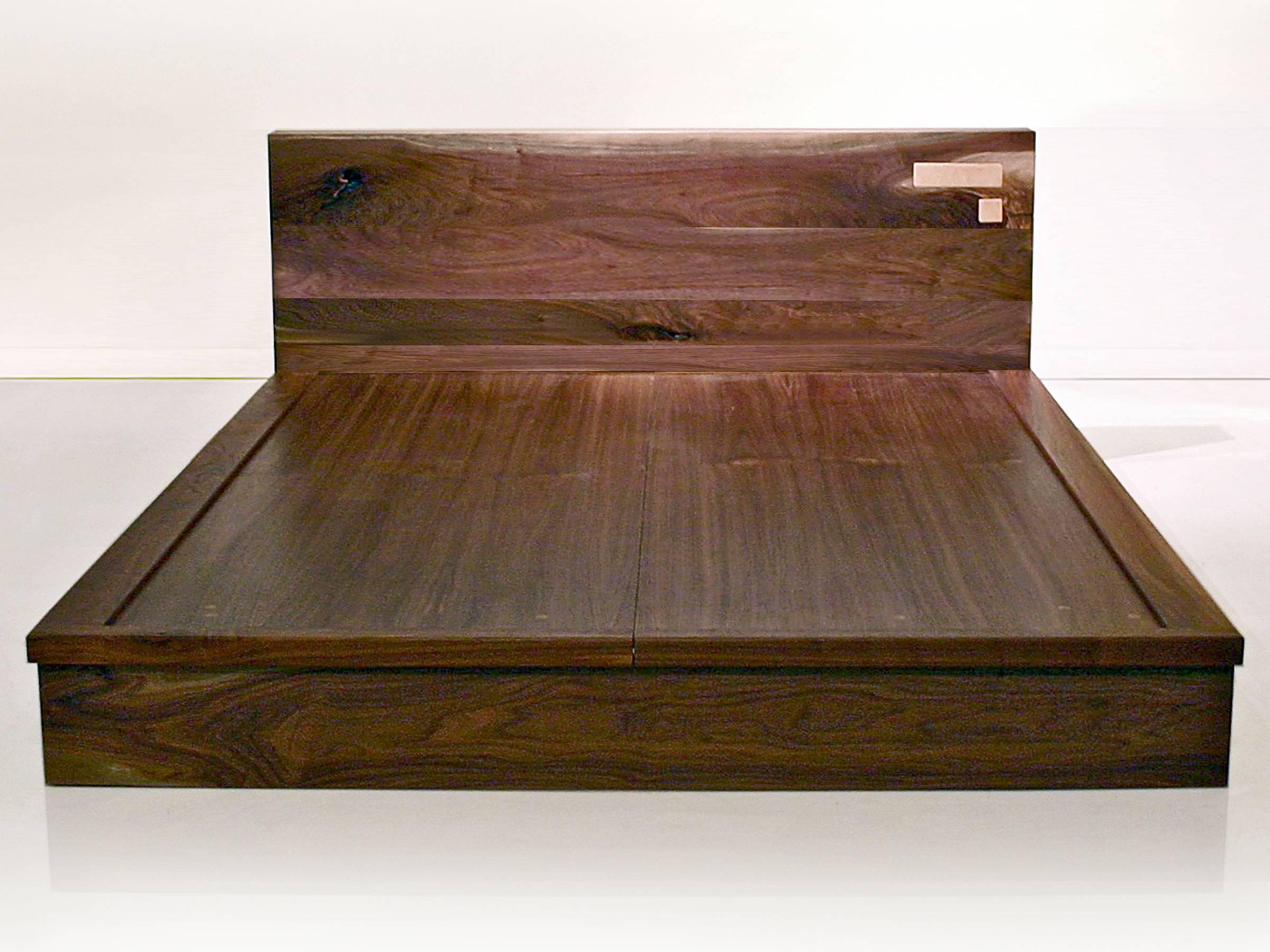 Organic Modern Shimna Liffey Platform Bed with Hidden Storage Drawers, King-Size For Sale