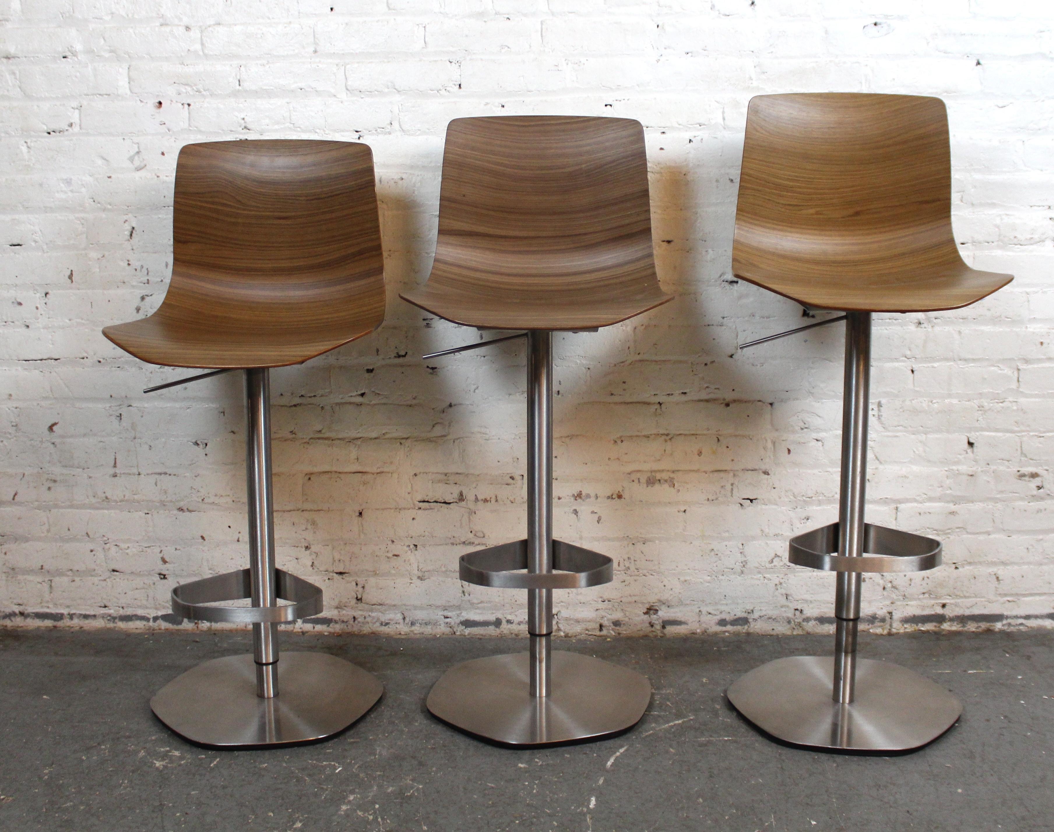 Shin Azumi 'Loku' Adjustable Stools 9