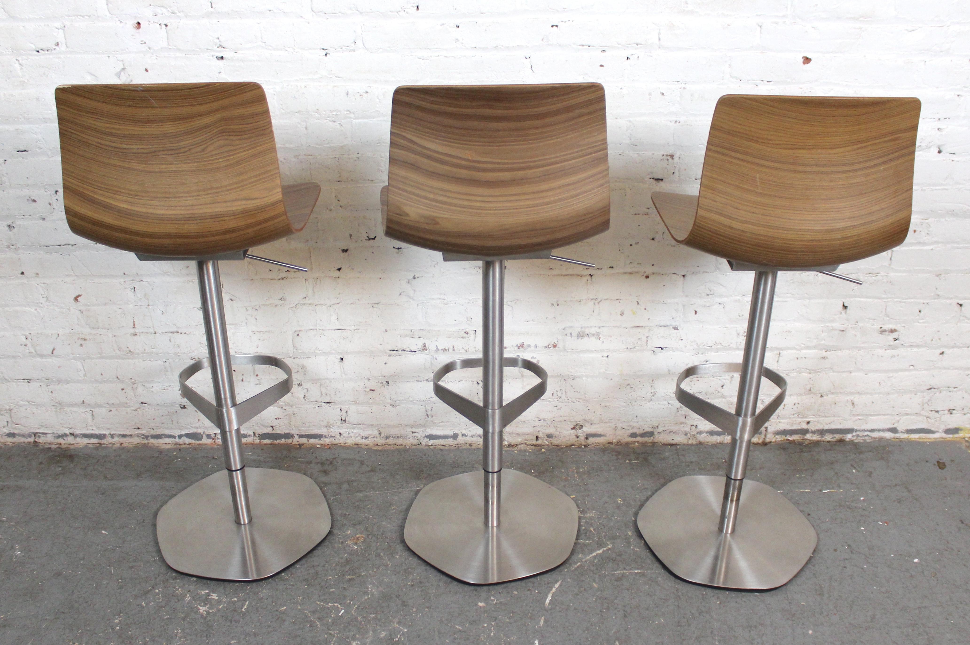 Shin Azumi 'Loku' Adjustable Stools 1