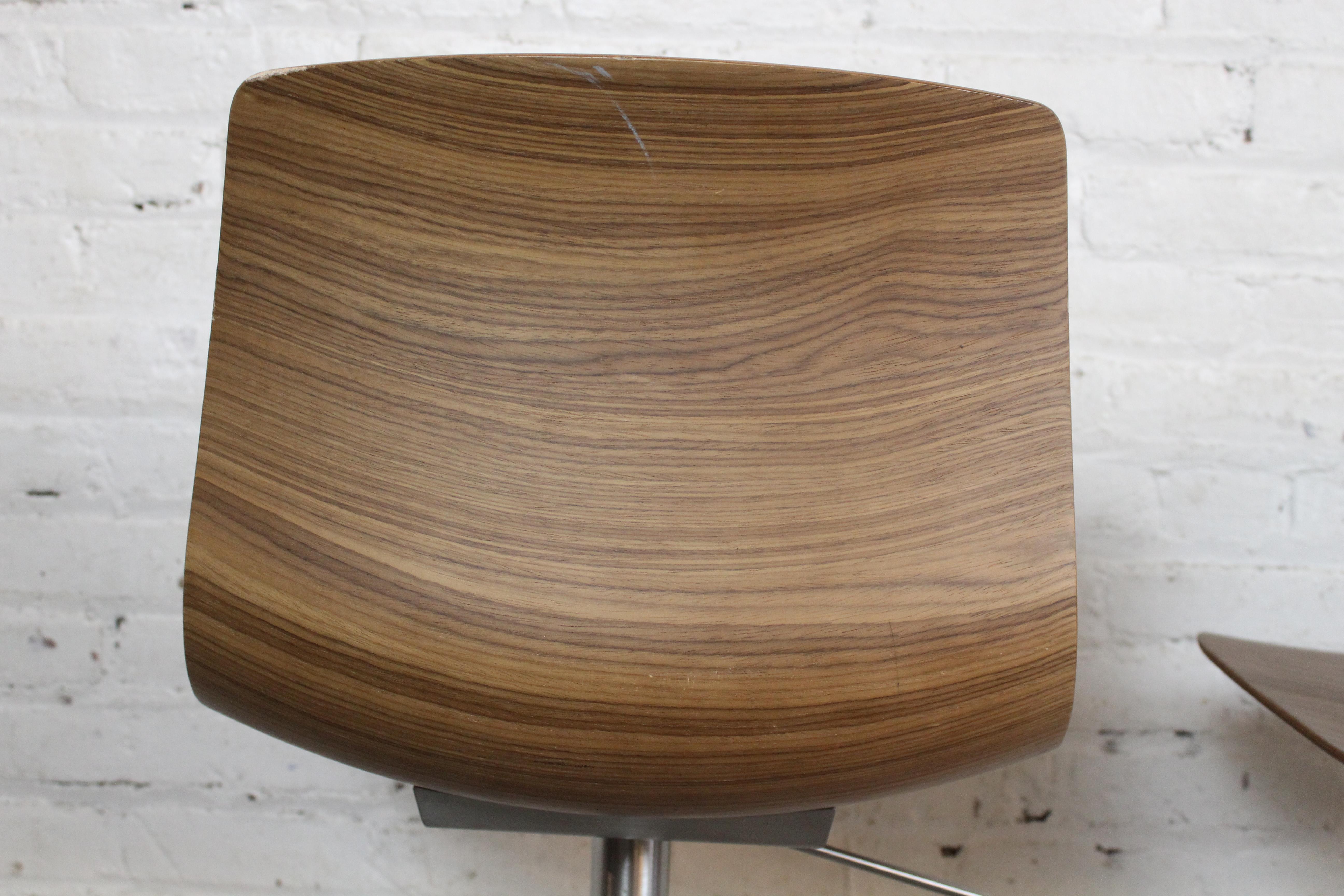 Shin Azumi 'Loku' Adjustable Stools 2