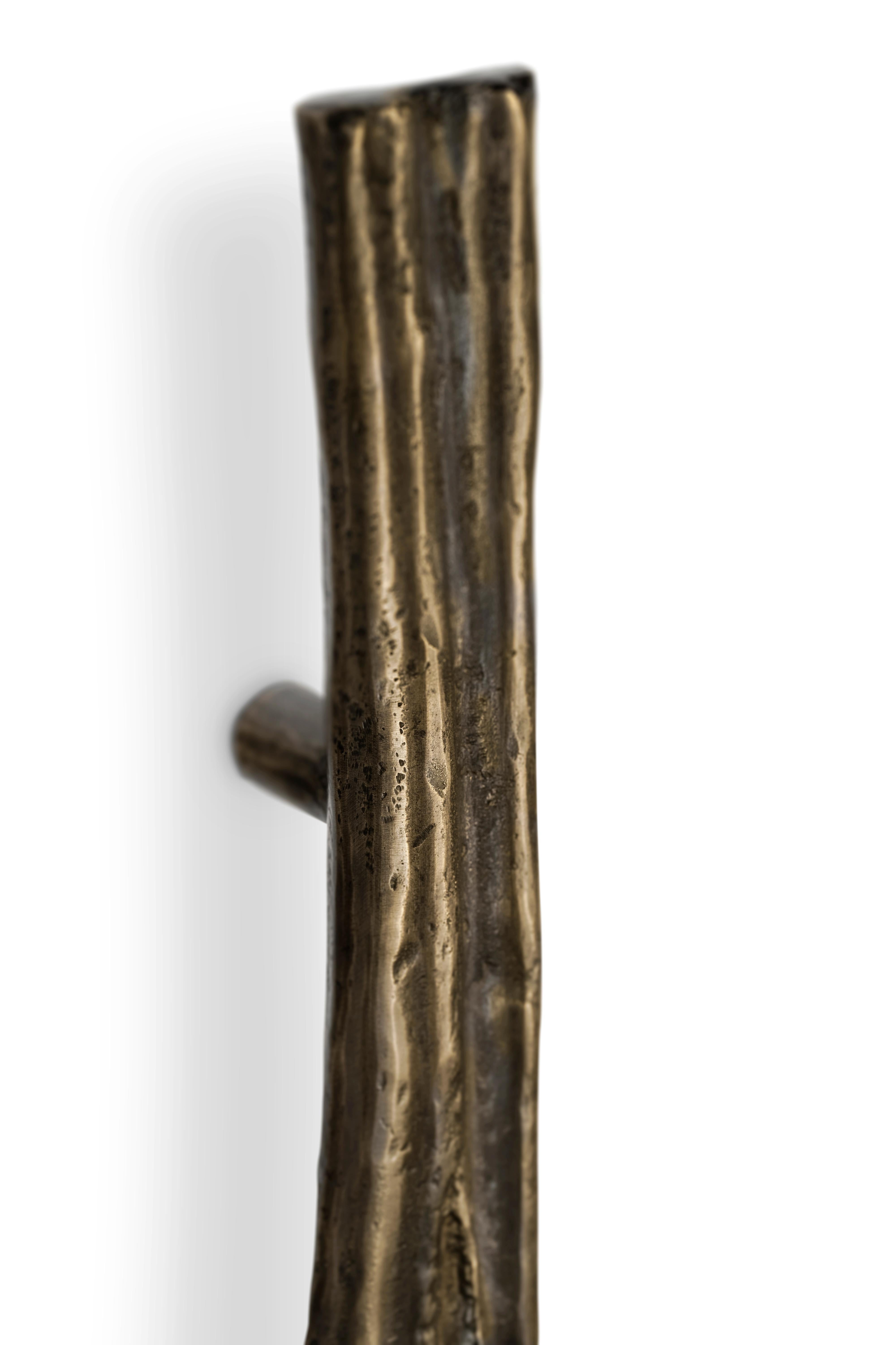 Shin Door Pull honors a delicacy once more valuable than Gold, the cinnamon spice. Shaped delicately like its fragrant aroma and warm sweet flavor, Shin is a luxurious, strong, and beautifully ornamented Mid-Size Door Pull that will enrich your door