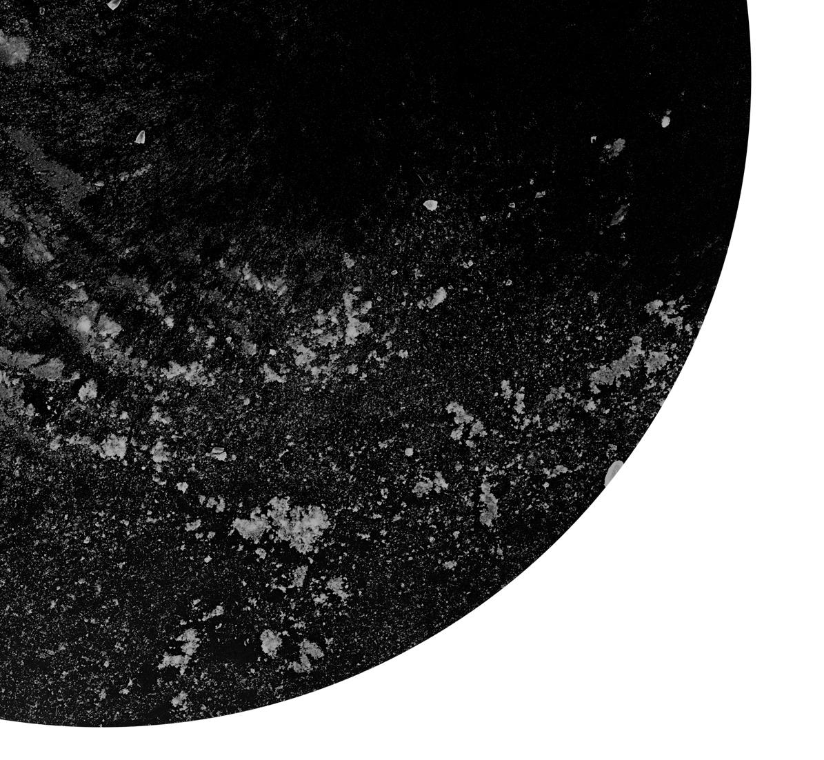 Interstellar, 2019 par Shine Huang
Impression à pigments d'archives sur papier d'art Hahnemuhle.
Taille de l'image : 42 in. H x 42 in. W
Edition 2/6 + 1AP

Signé au verso à l'encre.
non encadré
____________________________
Shine Huang (M.A.F.