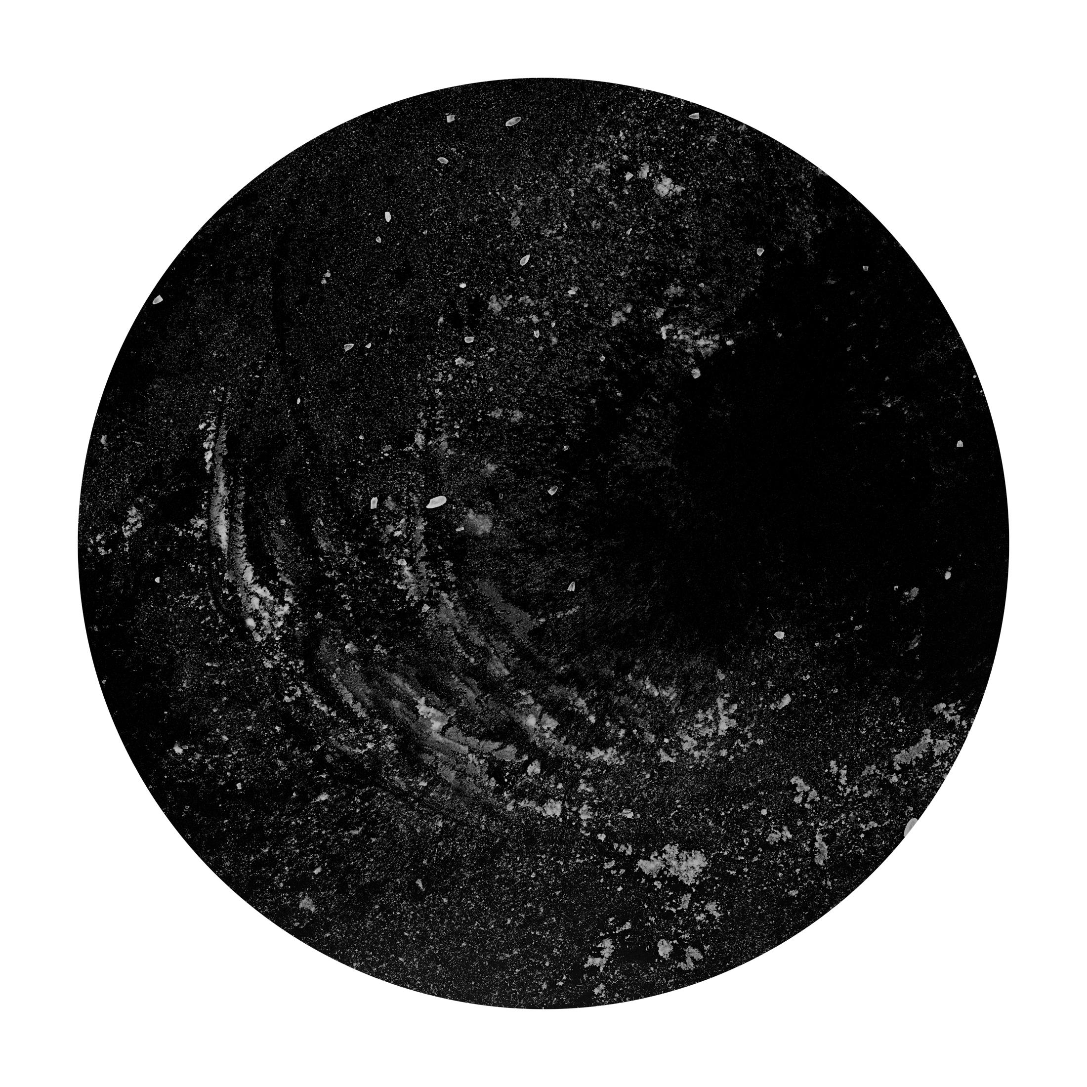 Black and White Photograph Shine Huang - Interstellar. Résumé.  Impression noire et blanche