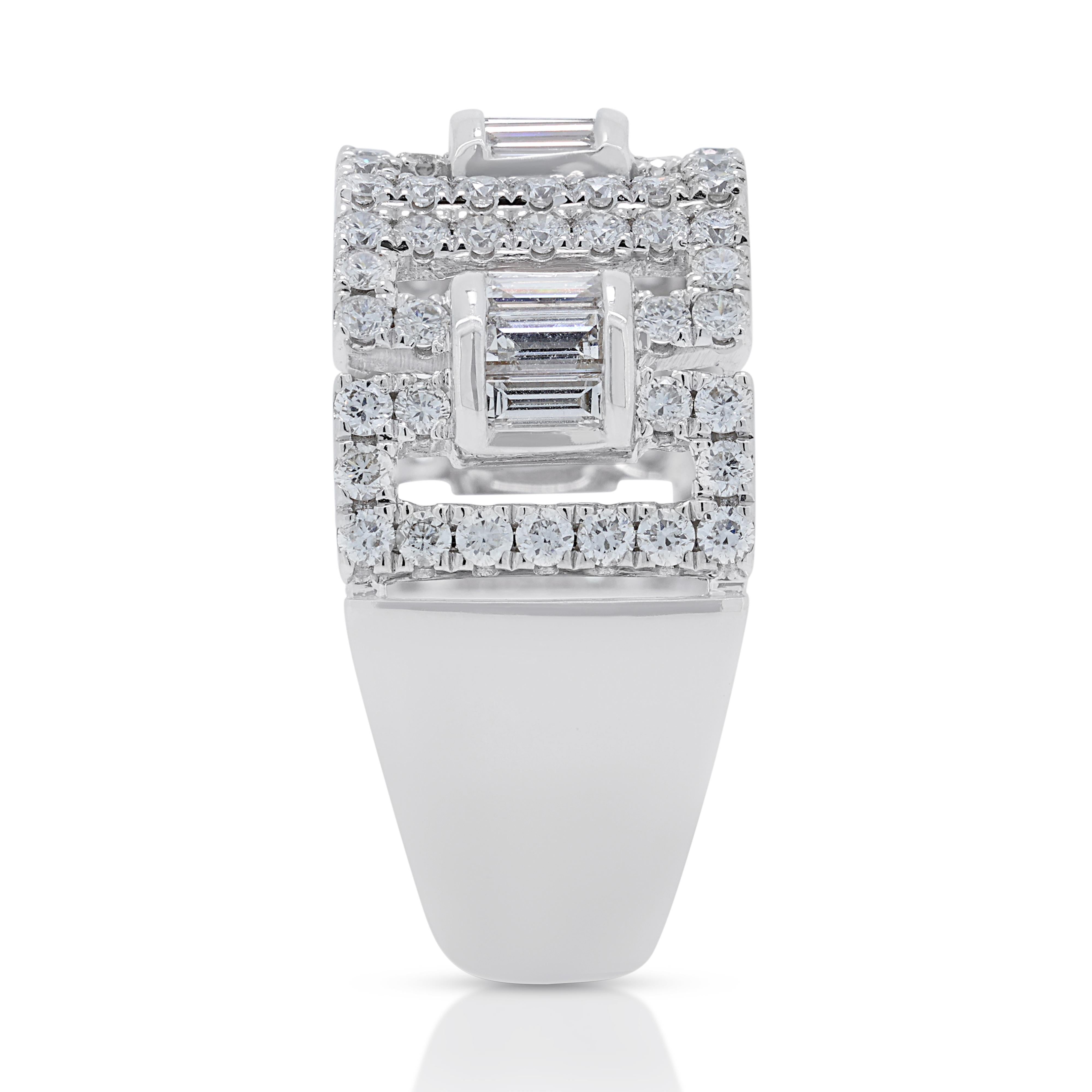 Shining 0.72ct Diamond Pave Ring in 18K White Gold In Excellent Condition For Sale In רמת גן, IL