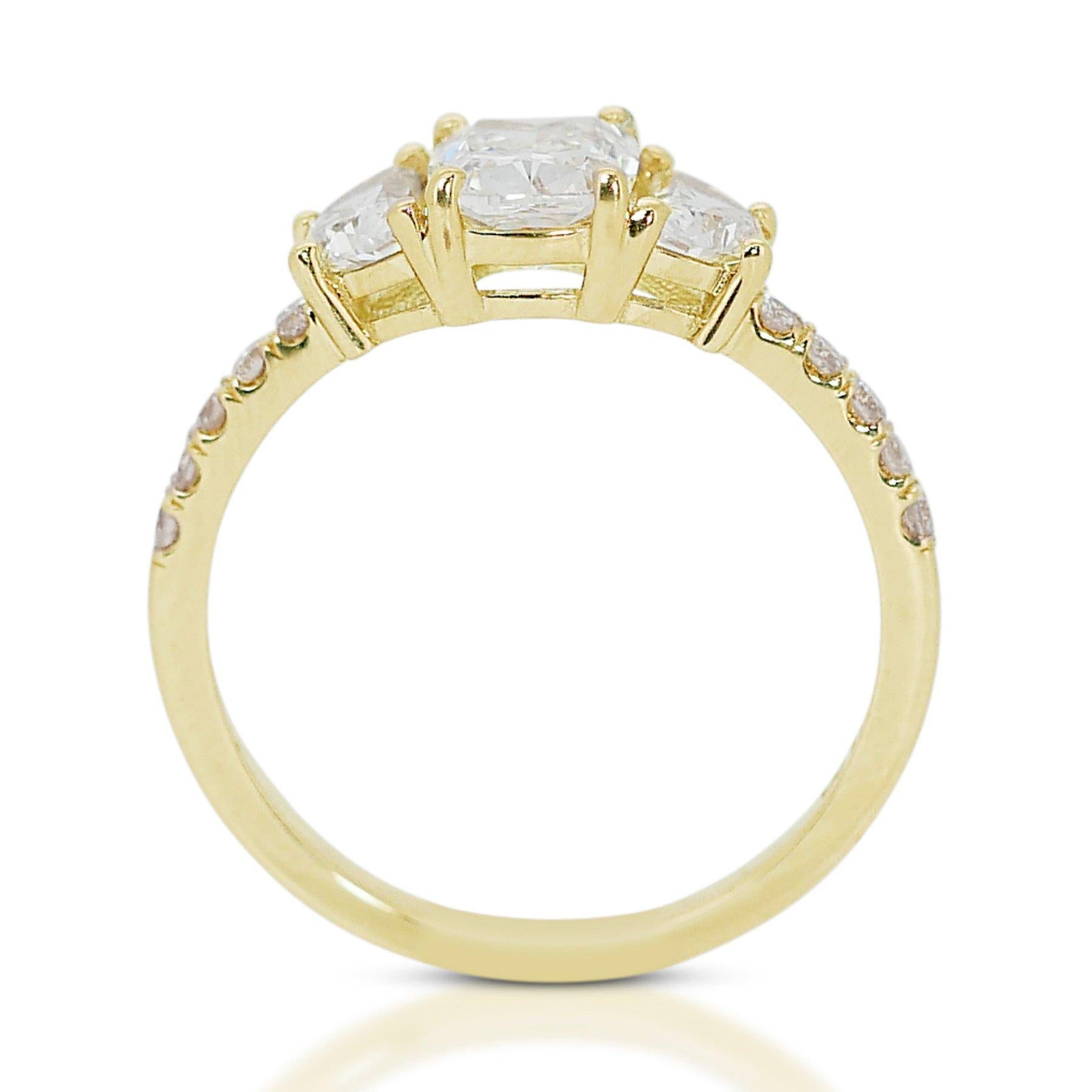 Shining 1.04 ct Cushion Cut Diamond 3 Stone Ring in 18k Yellow Gold – GIA  For Sale 2