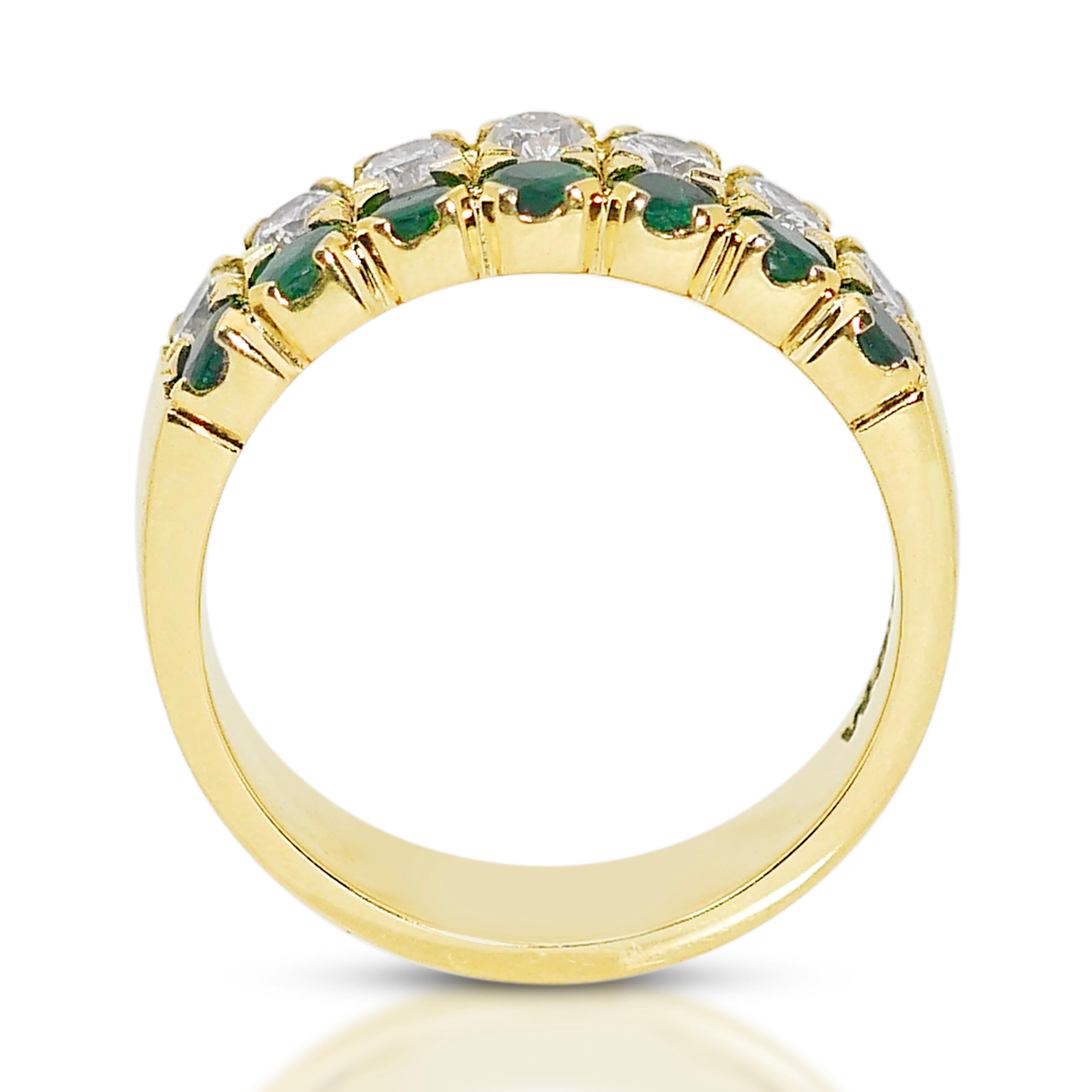 Shining 18K Yellow Gold Emerald and Diamond Band Ring w/ .145ct - IGI Certified  In New Condition For Sale In רמת גן, IL