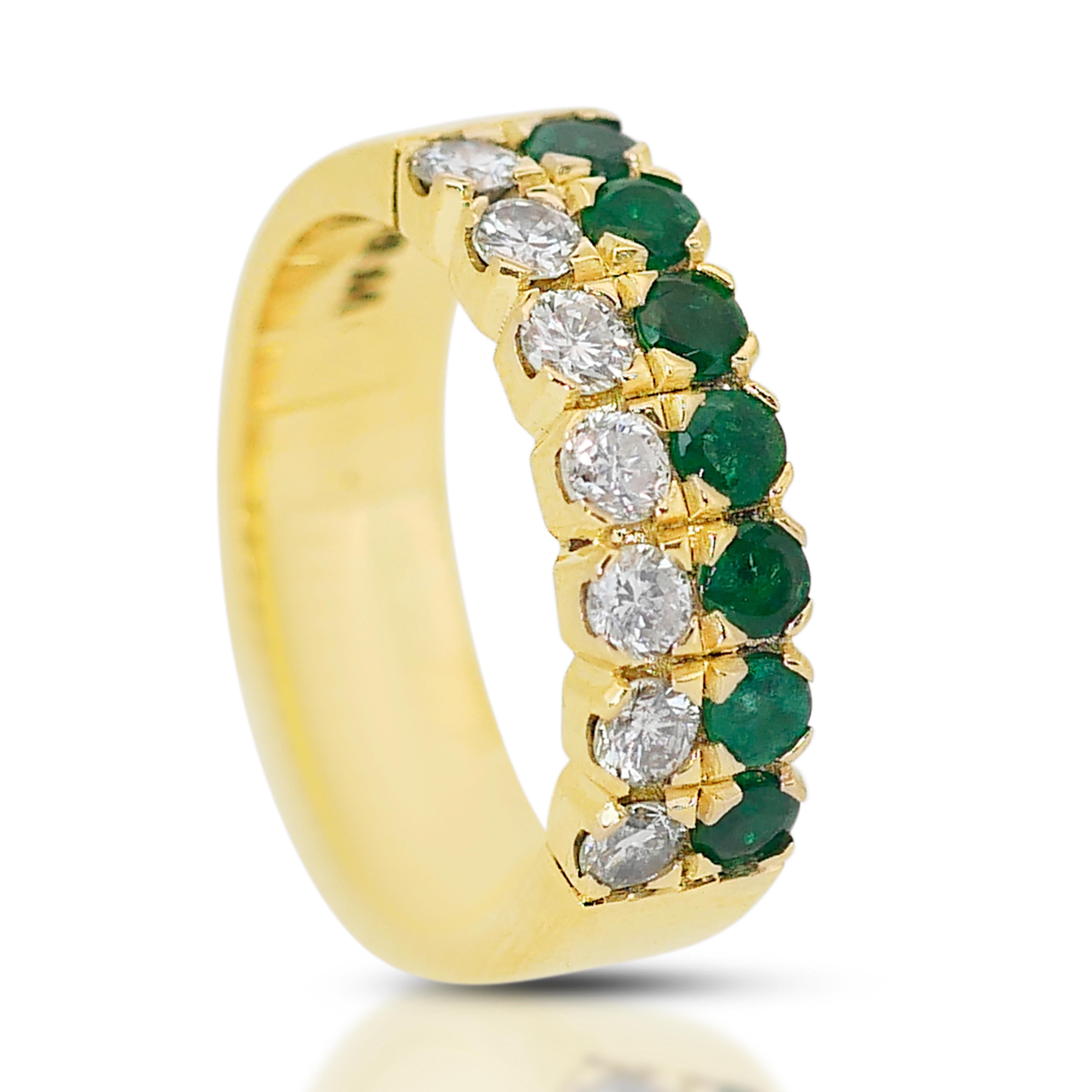 Shining 18K Yellow Gold Emerald and Diamond Band Ring w/ .145ct - IGI Certified  For Sale 2