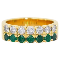 Shining 18K Yellow Gold Emerald and Diamond Band Ring w/ .145ct - IGI Certified 