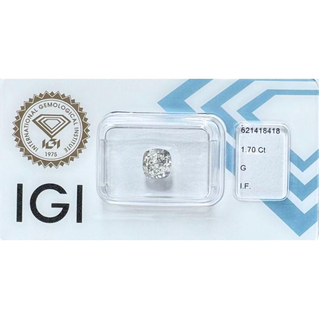 
Diamant naturel taille idéale brillant avec/1,70 ct 

Élevez votre élégance avec notre brillant diamant coussin à taille idéale. D'un poids impressionnant de 1,70 carat, ce diamant est façonné de manière experte en une forme de coussin fascinante,