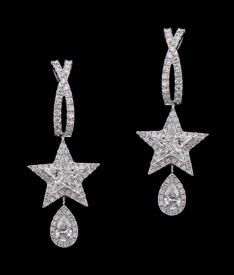 Sternförmige Ohrringe aus leuchtendem 18 Karat Weißgold und Diamanten im  Angebot bei 1stDibs