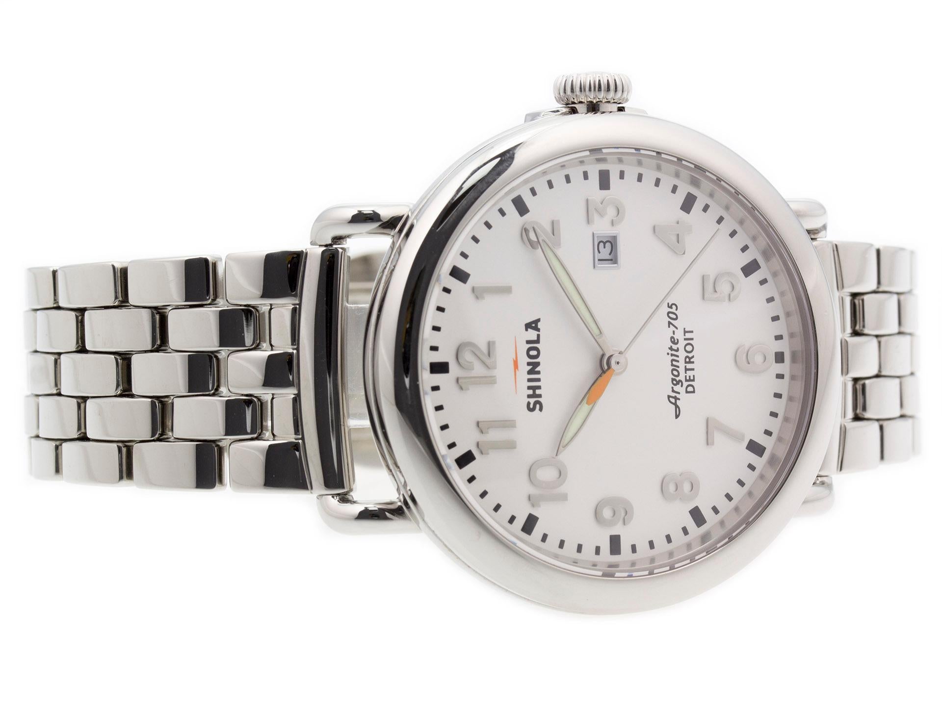 Steel Shinola The Runwell quartz watch with a 41mm case, white dial, and steel bracelet with folding clasp. Features include hours, minutes, seconds, and date. Comes with a Deluxe Gift Box and 2 Year Store Warranty.​

Brand	Shinola
Series	The