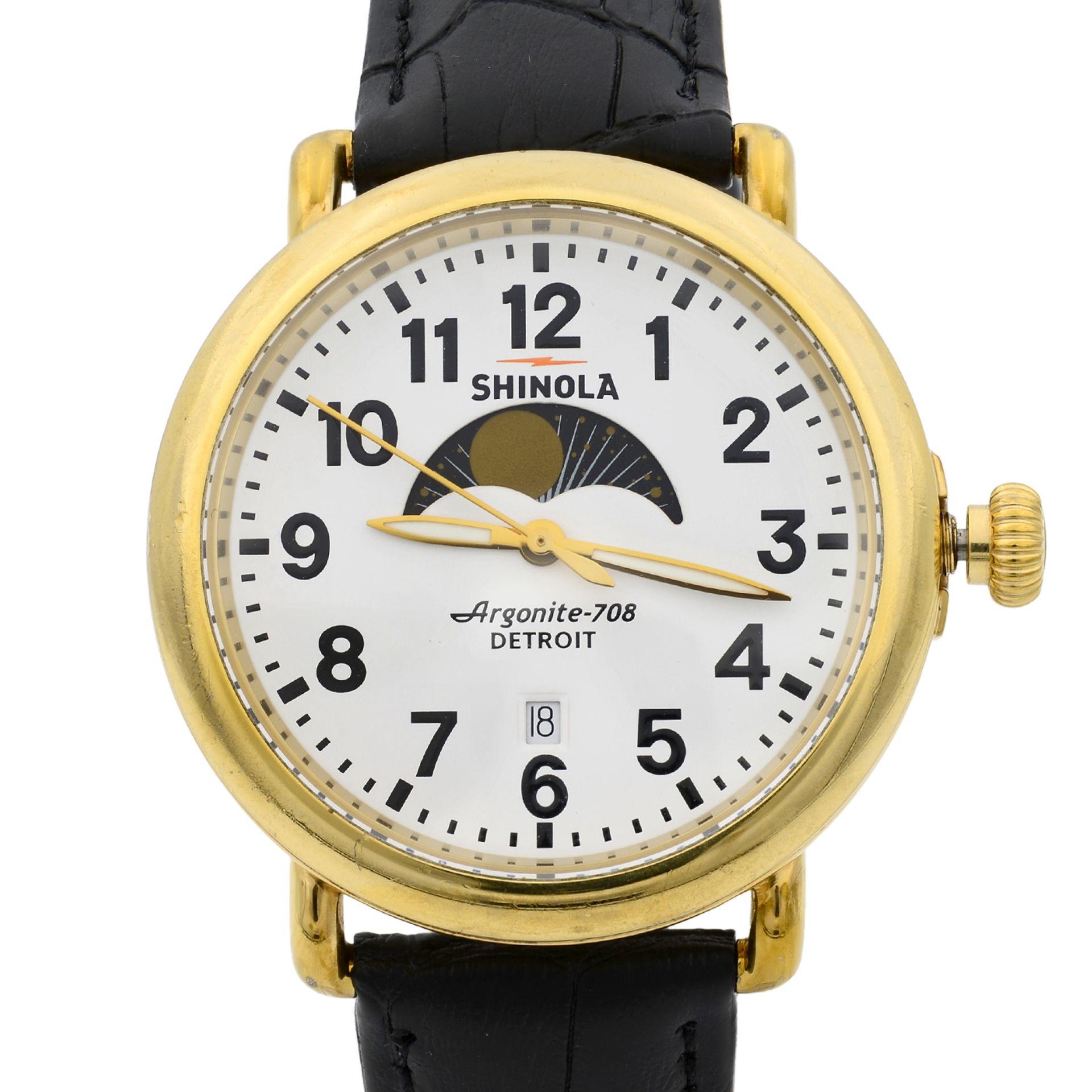 This pre-owned Shinola The Runwell 11000182 is a beautiful men's timepiece that is powered by quartz (battery) movement which is cased in a stainless steel case. It has a round shape face, date indicator, moon phase dial and has hand arabic numerals