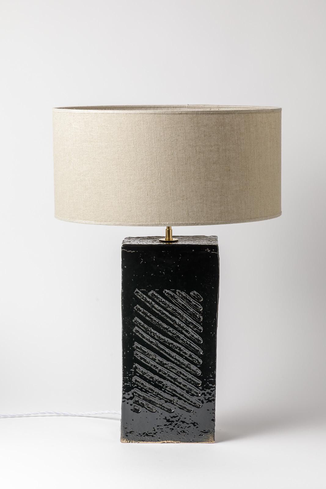 Glänzende schwarze Steingut-Tischlampe aus Keramik, handgefertigt, 1980, Beleuchtung im Angebot 1