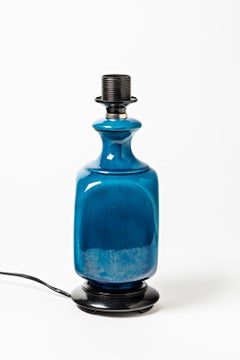 Lampe de bureau en céramique bleue brillante attribuée à Pol Chambost, vers 1960