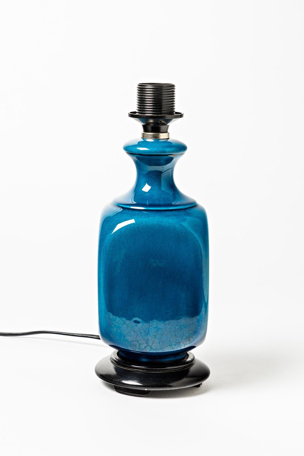 Glänzende blaue Keramik-Tischlampe, Pol Chambost zugeschrieben, um 1960 im Zustand „Hervorragend“ im Angebot in Neuilly-en- sancerre, FR