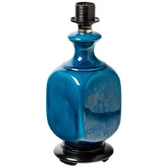 Glänzende blaue Keramik-Tischlampe, Pol Chambost zugeschrieben, um 1960