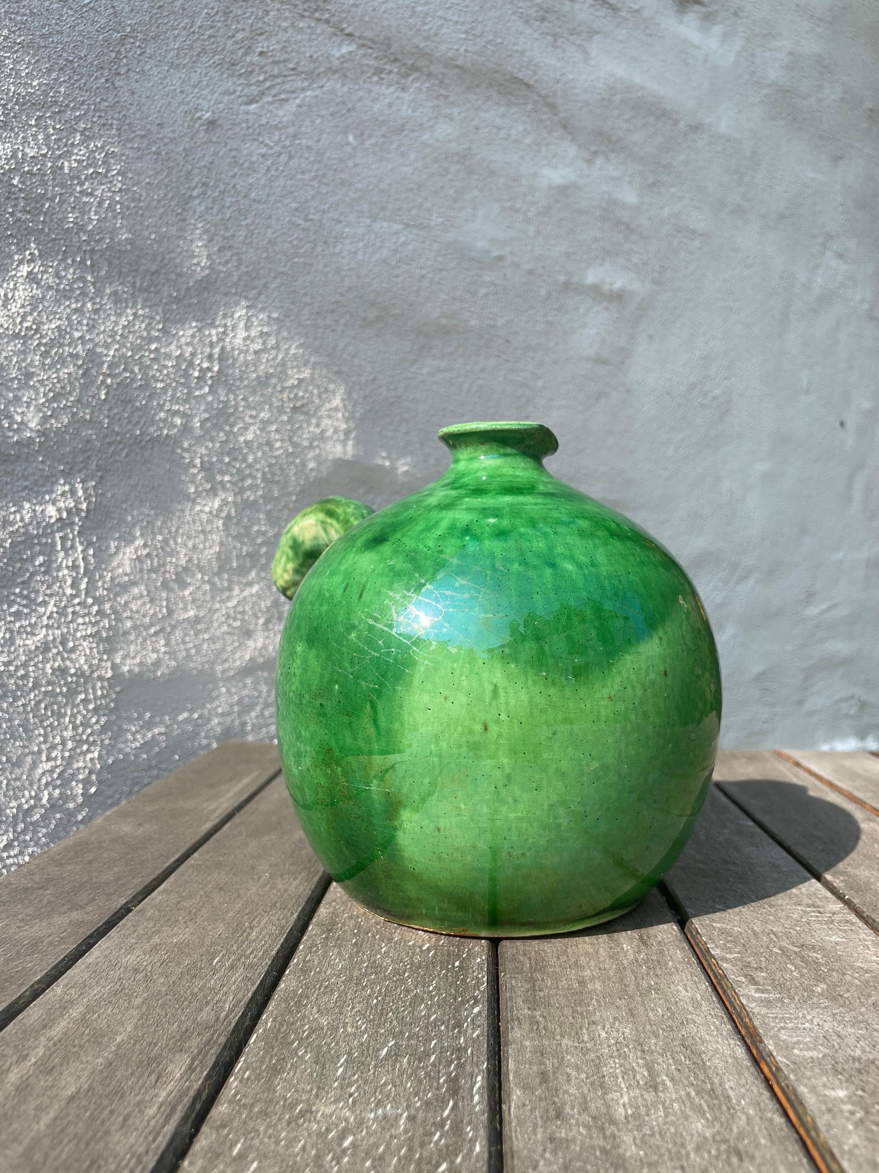 Glänzende Smaragdgrüne Keramikvase, 1950er-Jahre (Moderne der Mitte des Jahrhunderts) im Angebot