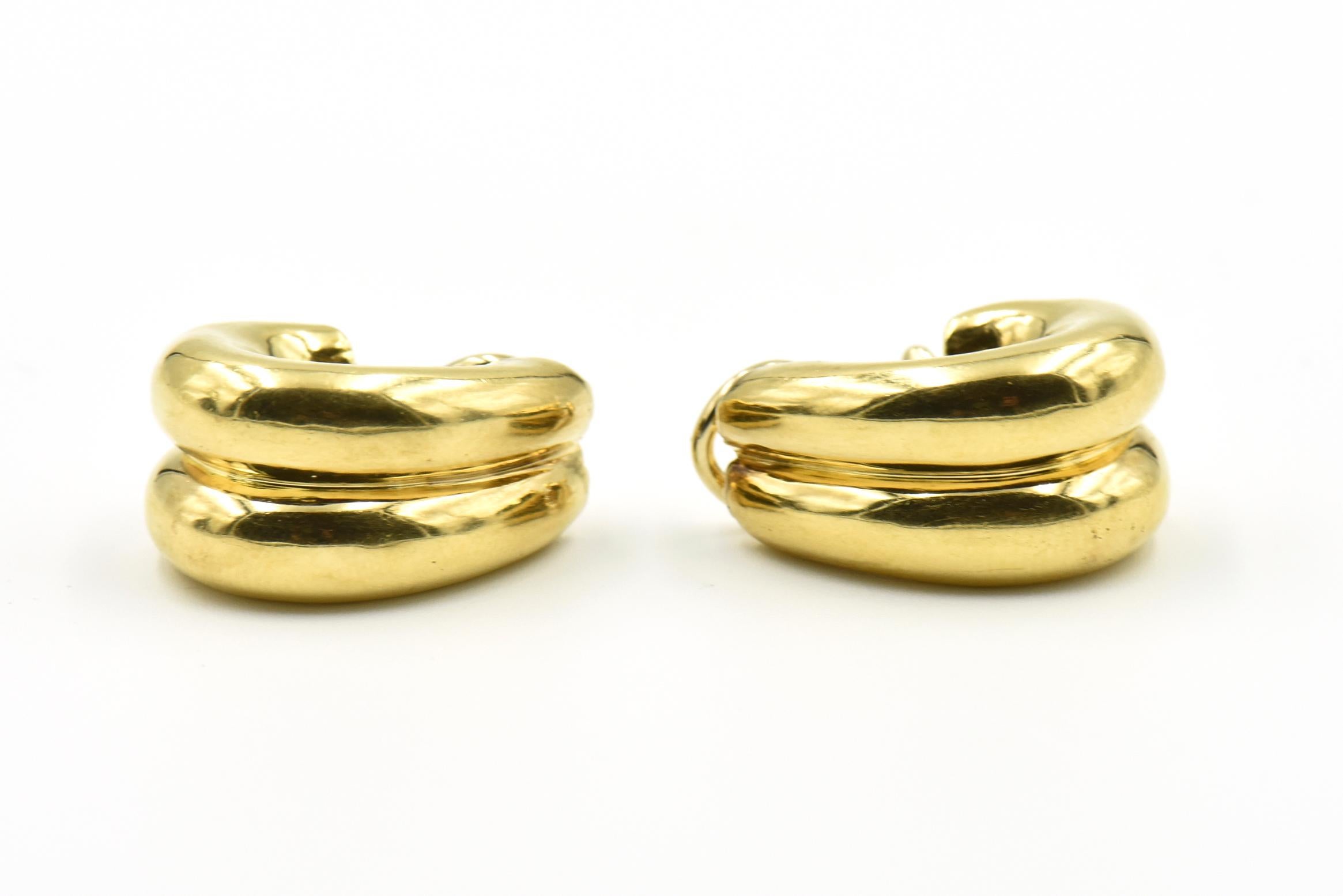 Shiny Finish Double Hoop Gold Earrings In Good Condition For Sale In Miami Beach, FL