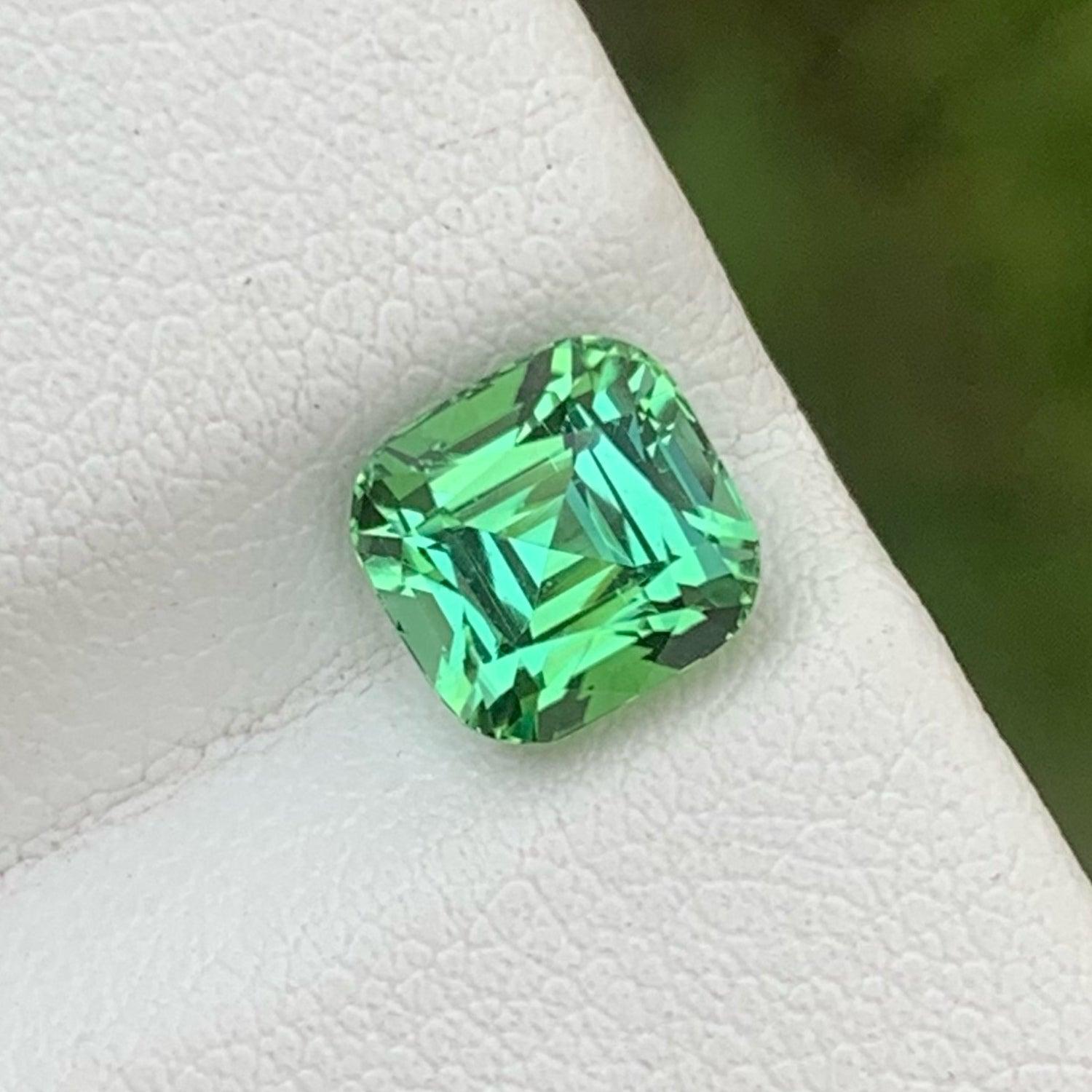 Modern Shiny Natural Green Tourmaline Stone 2.05 Carats Afghan Tourmaline for Jewelry For Sale