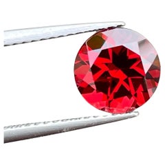 Bague en grenat rouge naturel brillant 2,60 cts de grenat de qualité AAA du Malawi