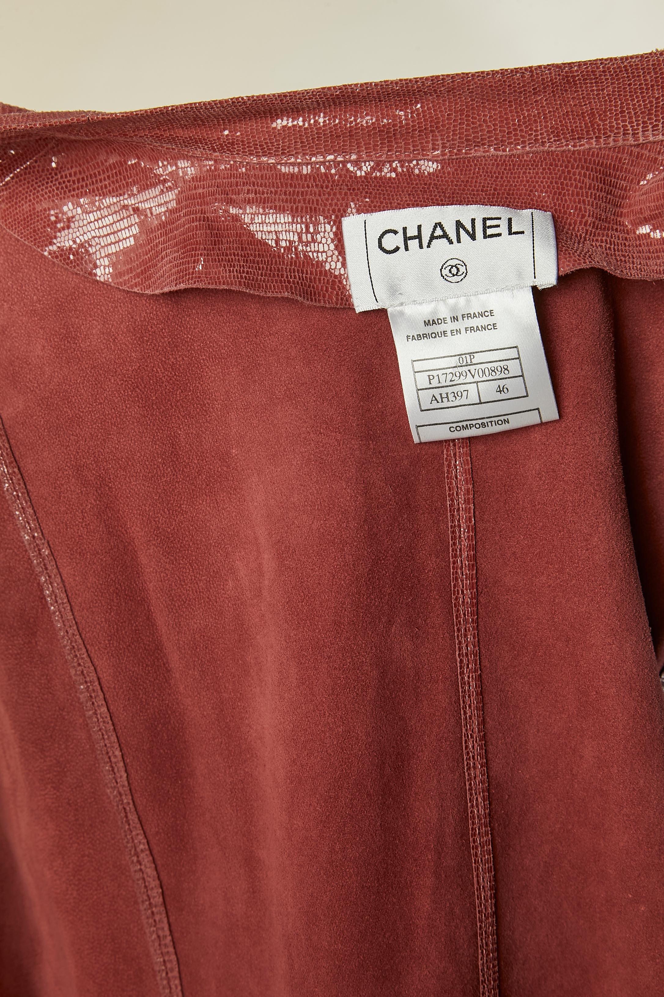 Top in pelle rosa lucido con chiusura a zip e papillon Chanel in vendita 2