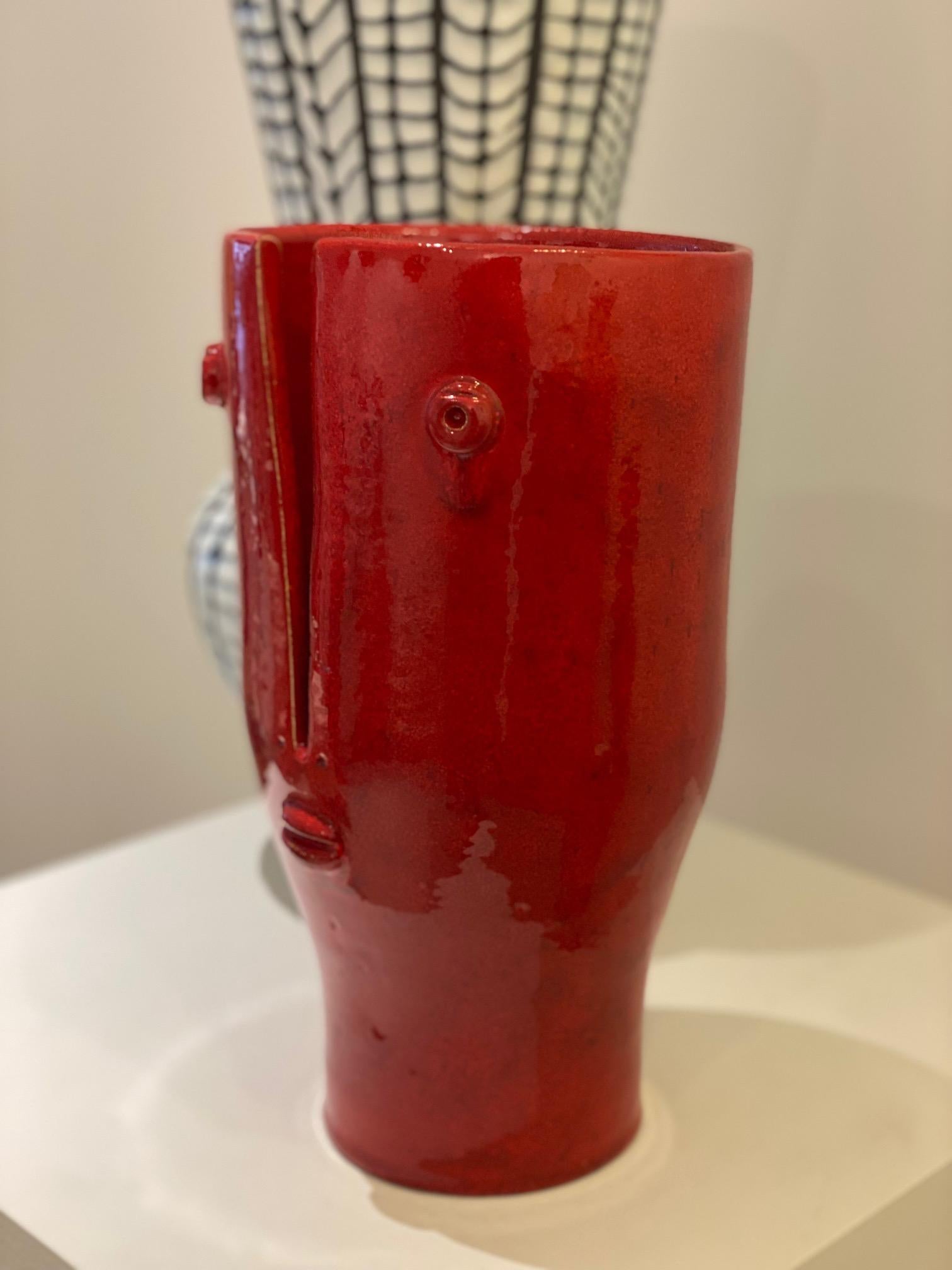 Jarrón de cerámica roja brillante 